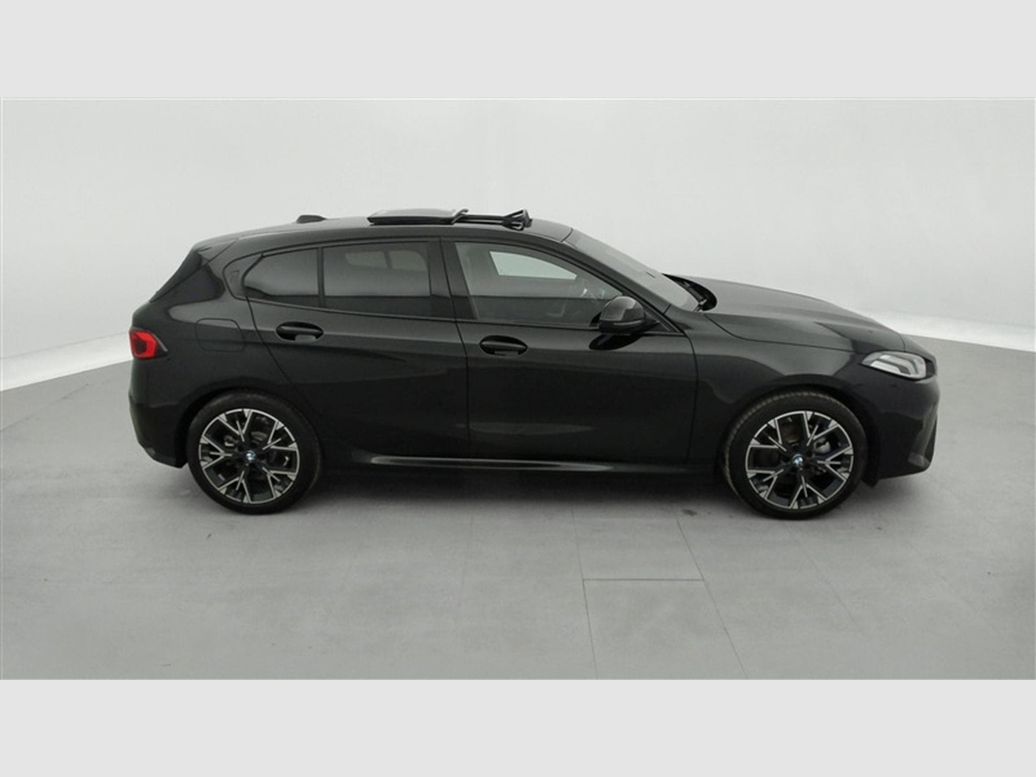 BMW 120 120iA Pack M NAVI / FULL LED / PANO / CAMERA / JA 18" (2025) - Photo 25