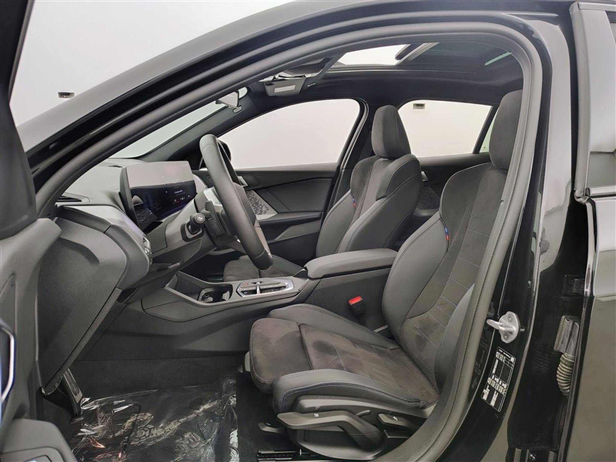 BMW 120 120iA Pack M NAVI / FULL LED / PANO / CAMERA / JA 18" (2025) - Photo 7