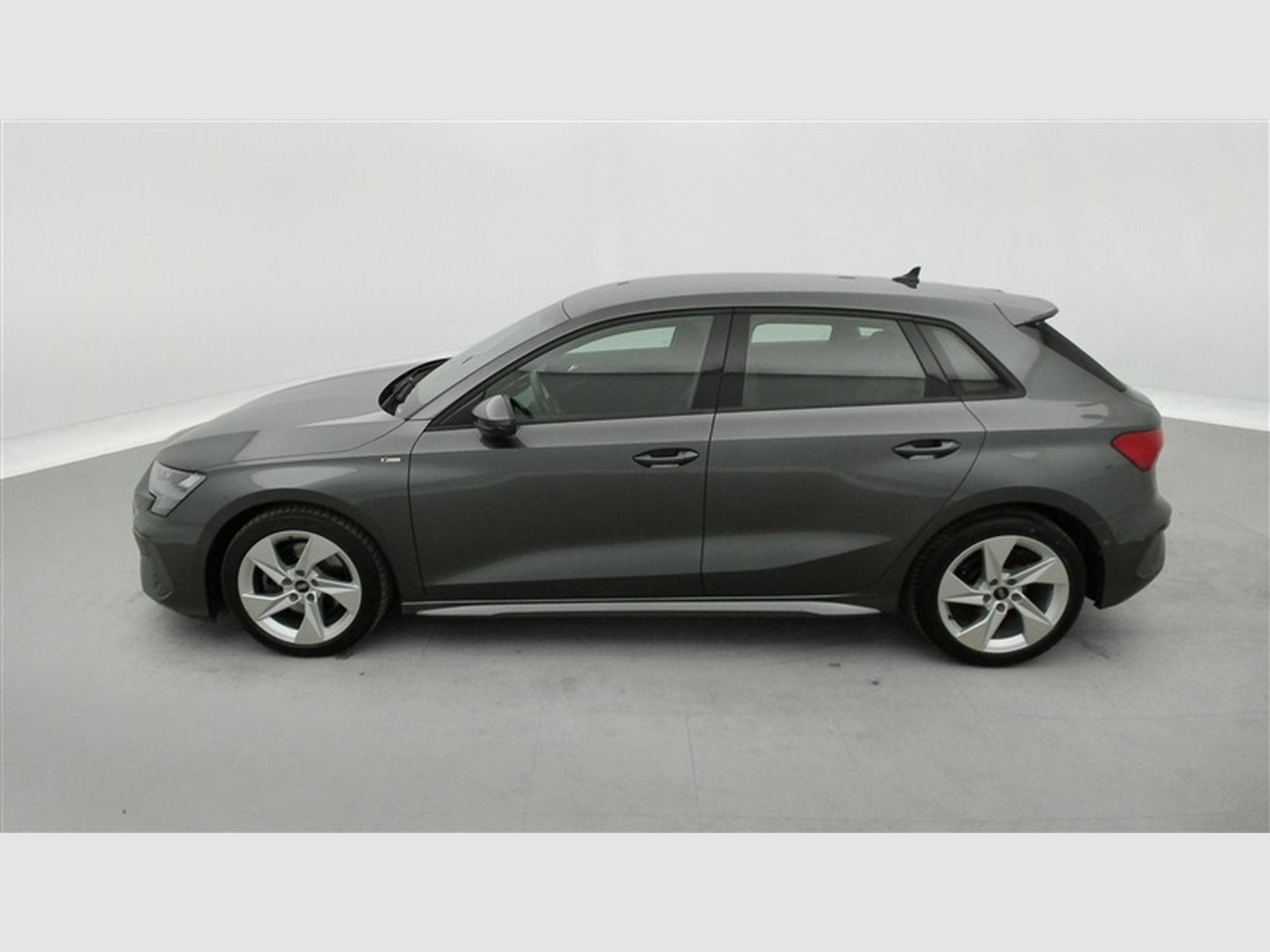 Audi A3 30 TFSI  S-Tronic S-Line  Cuir / Navi / Led (2021) - Photo 3