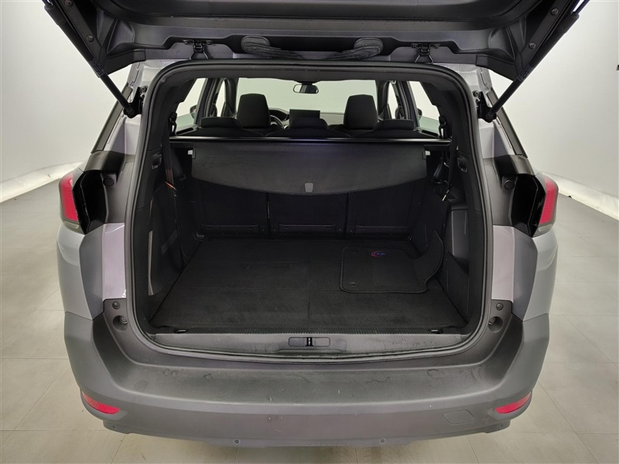Peugeot 5008 1.5 BlueHdi EAT8 Active Pack NAVI / FULL LED / CARPLAY (2023) - Photo 14