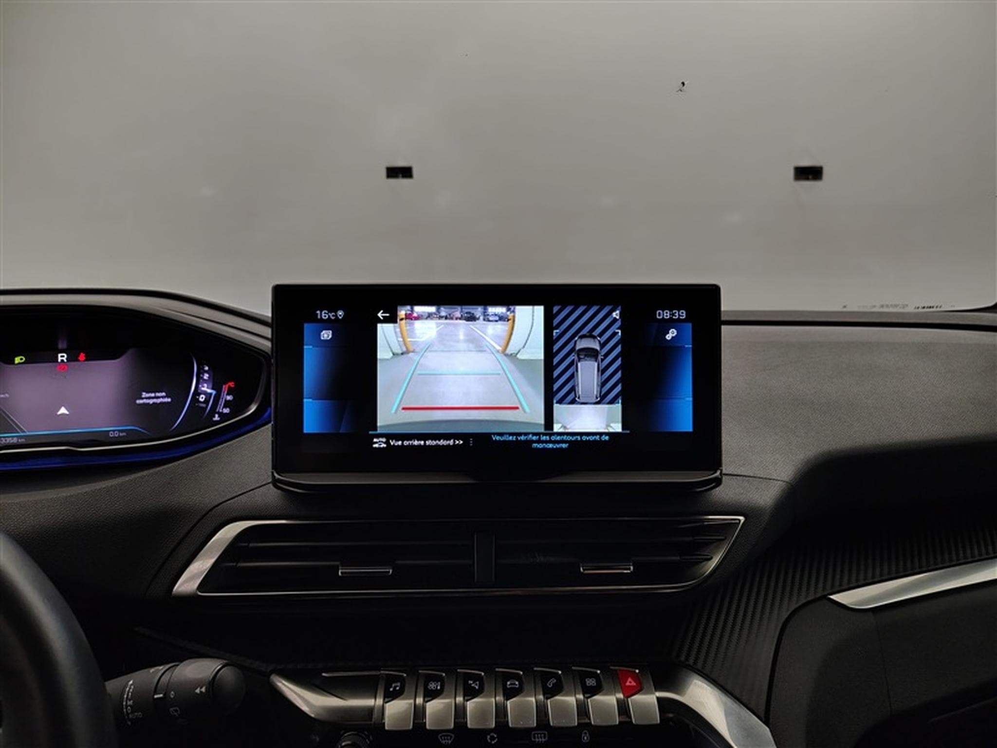 Peugeot 5008 1.5 BlueHdi EAT8 Active Pack NAVI / FULL LED / CARPLAY (2023) - Photo 18