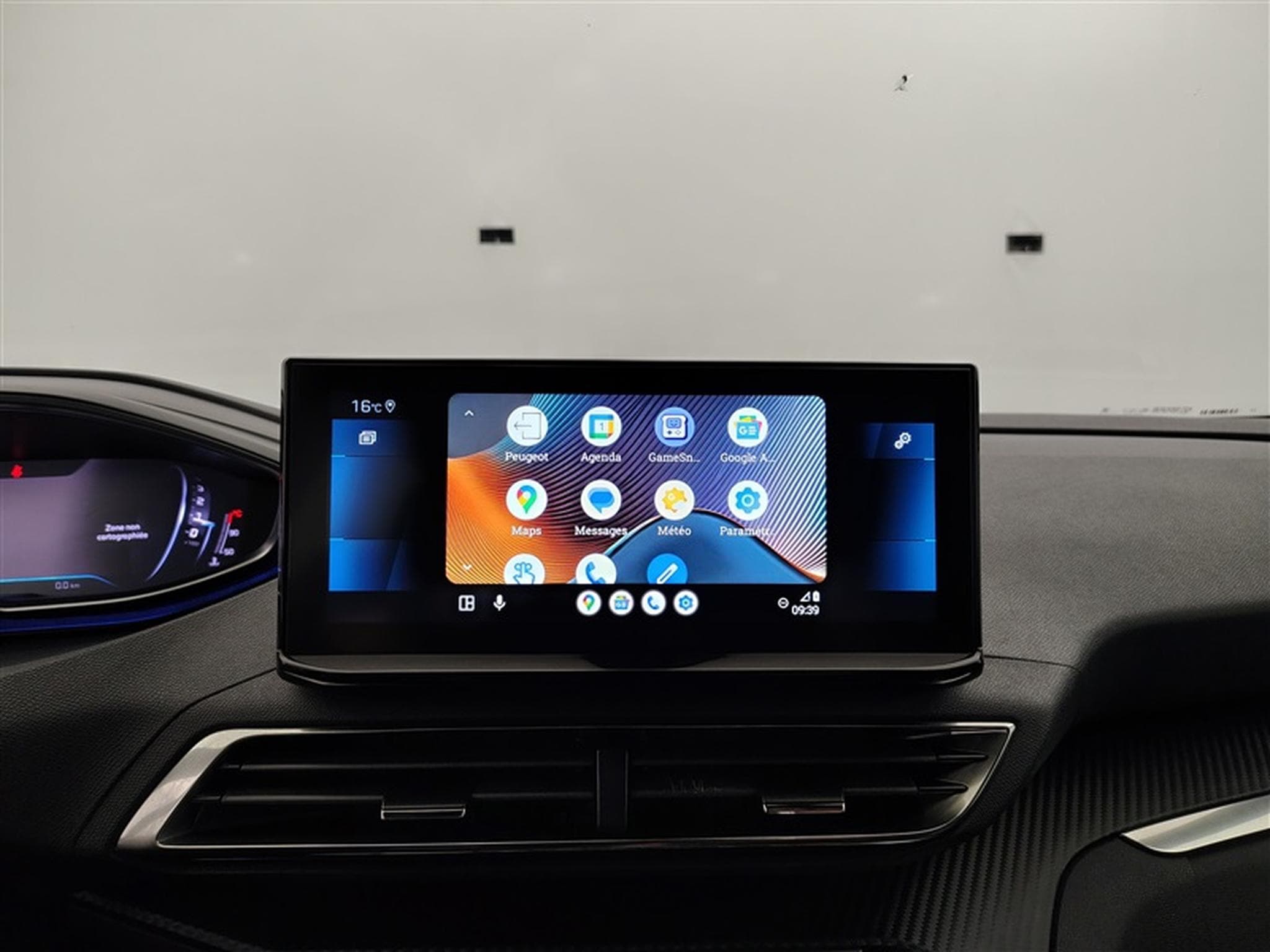 Peugeot 5008 1.5 BlueHdi EAT8 Active Pack NAVI / FULL LED / CARPLAY (2023) - Photo 20