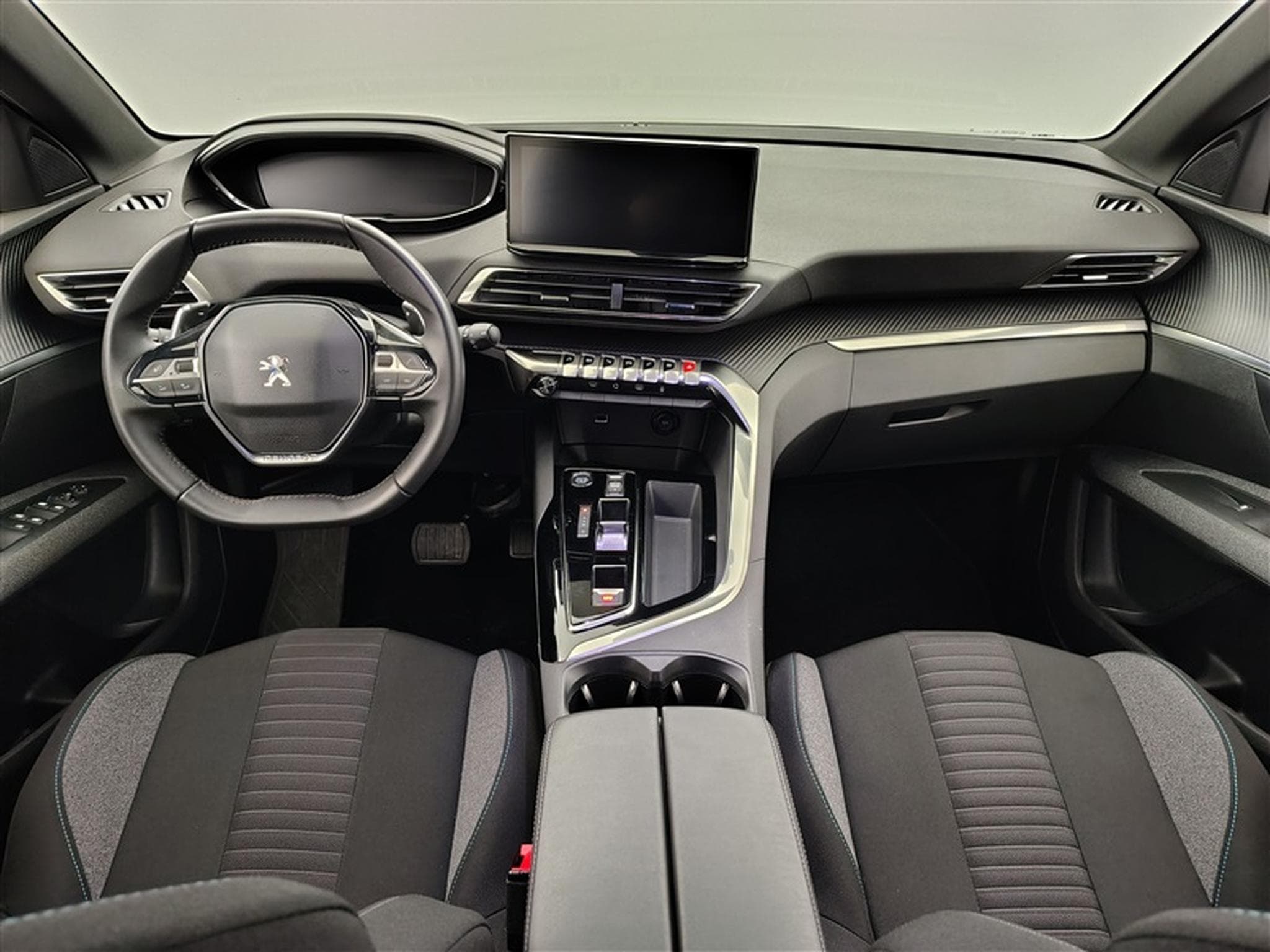 Peugeot 5008 1.5 BlueHdi EAT8 Active Pack NAVI / FULL LED / CARPLAY (2023) - Photo 8
