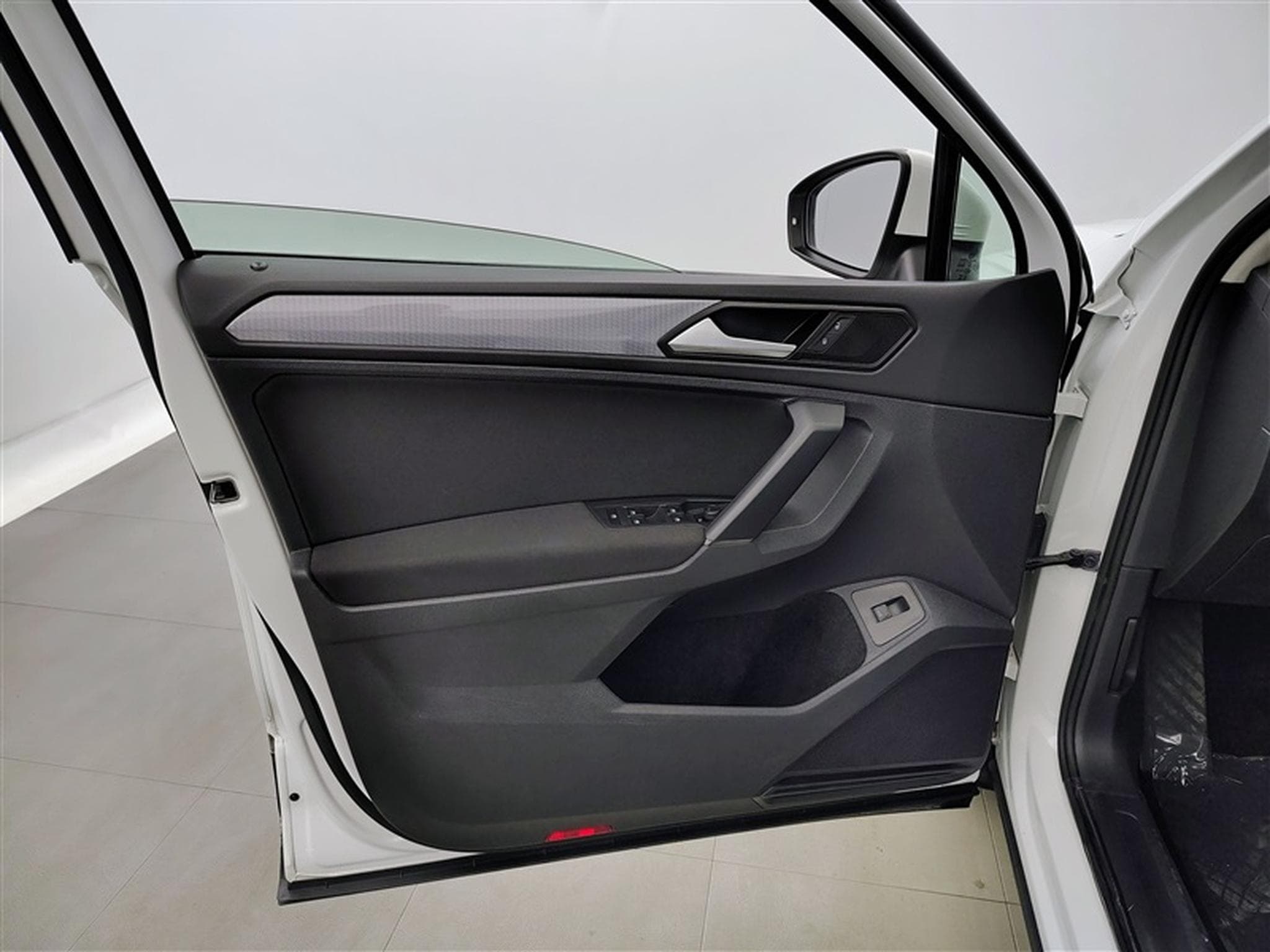 VW Tiguan 1.5 TSI 150Cv DSG Life CARPLAY / CAMERA / PDC (2023) - Photo 16