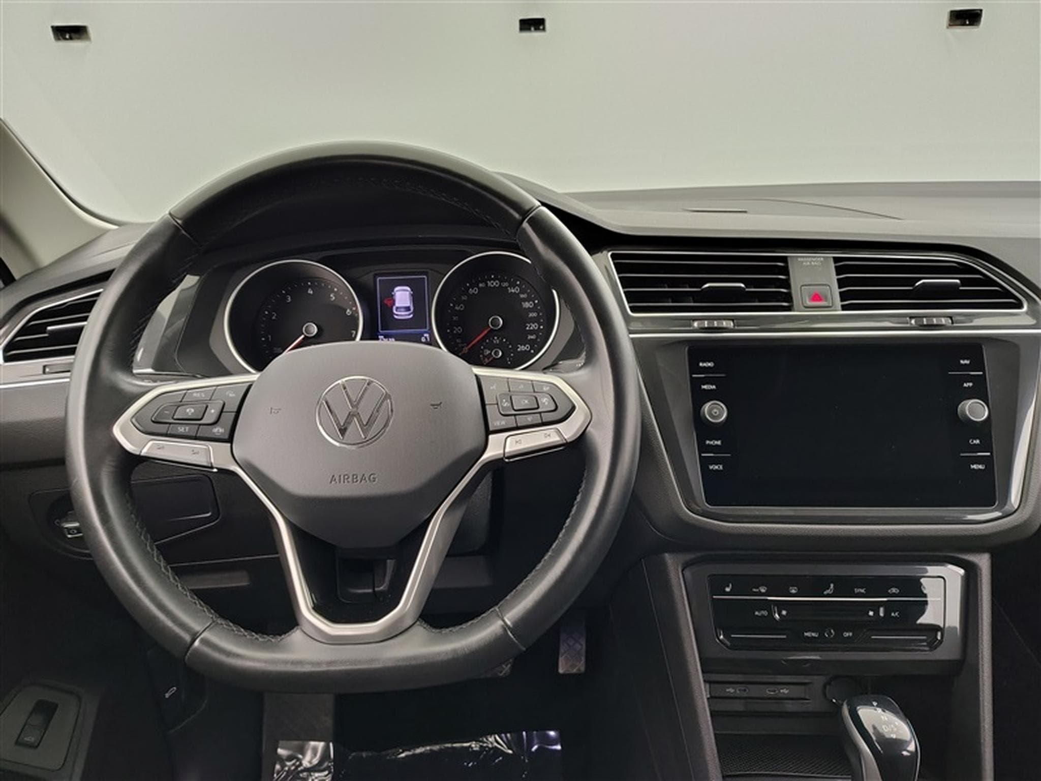 VW Tiguan 1.5 TSI 150Cv DSG Life CARPLAY / CAMERA / PDC (2023) - Photo 9