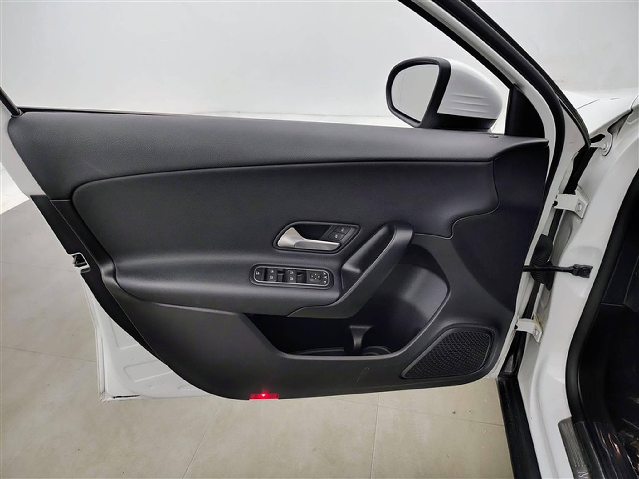 Mercedes A 160 A 160 Business NAVI/PDC AV AR (2021) - Photo 17