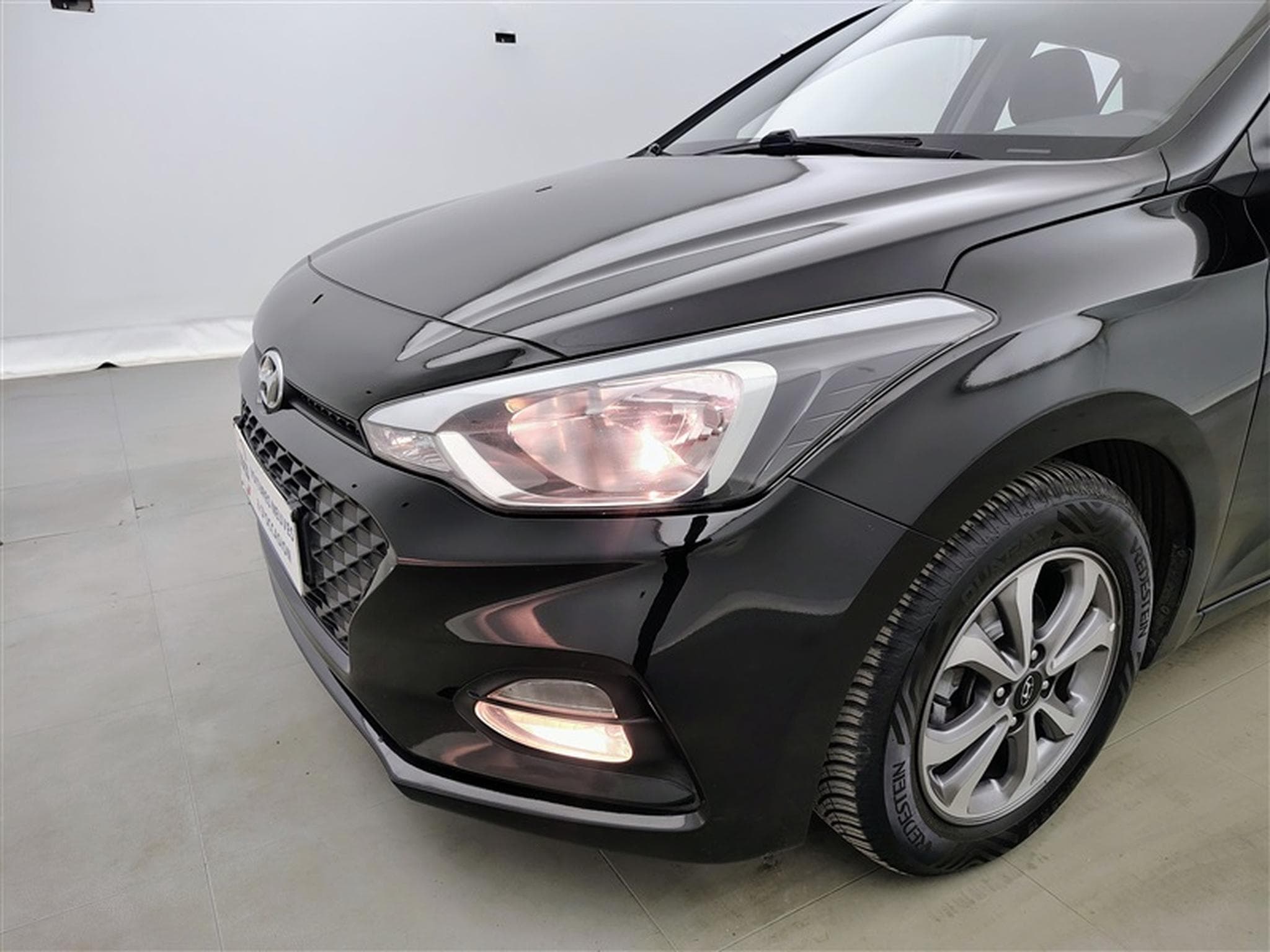 Hyundai i20 1.2i 84cv Twist Pack Techno NAVI / CAMERA / PDC AR / JA 15" (2018) - Photo 15