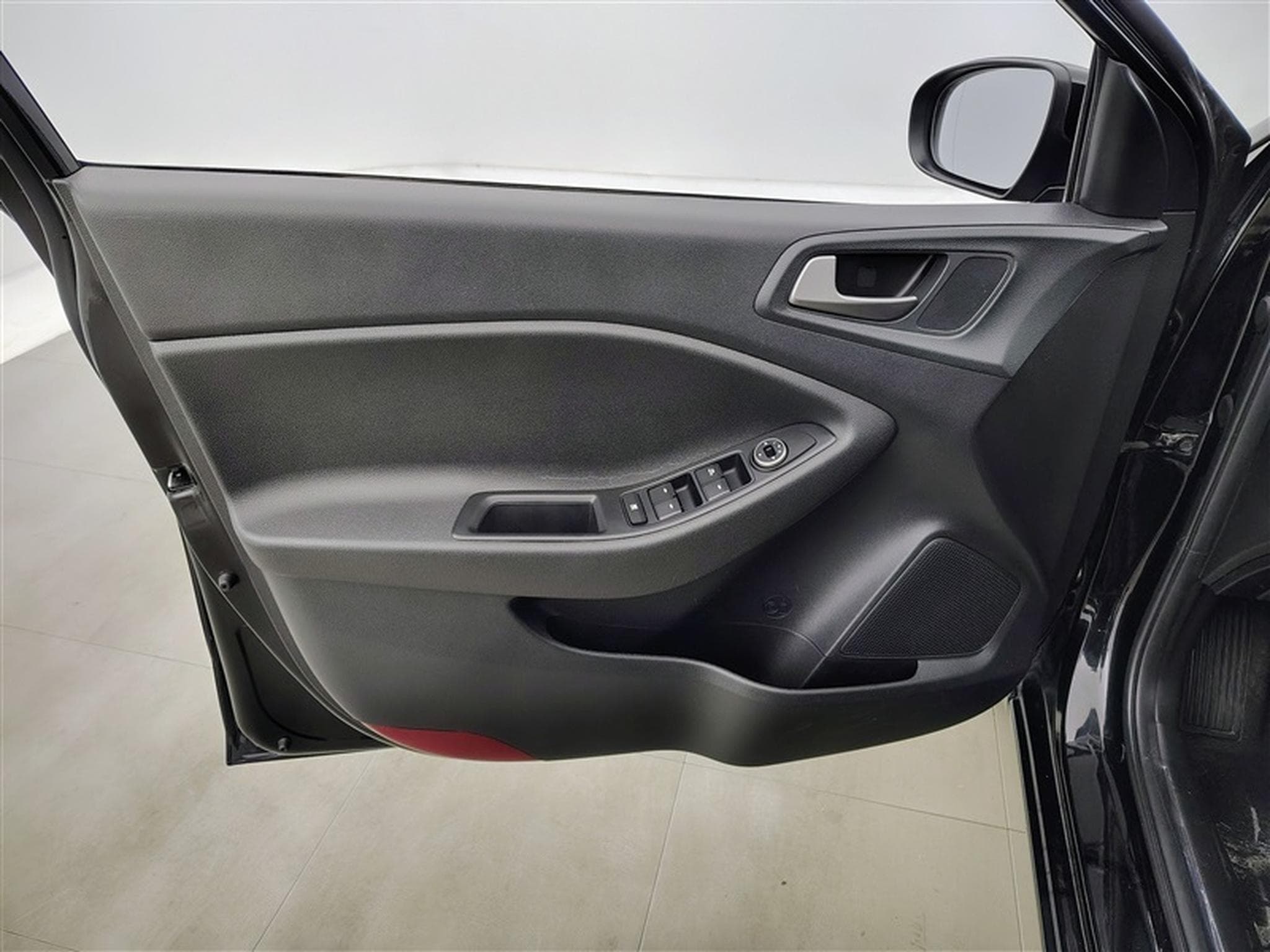 Hyundai i20 1.2i 84cv Twist Pack Techno NAVI / CAMERA / PDC AR / JA 15" (2018) - Photo 16