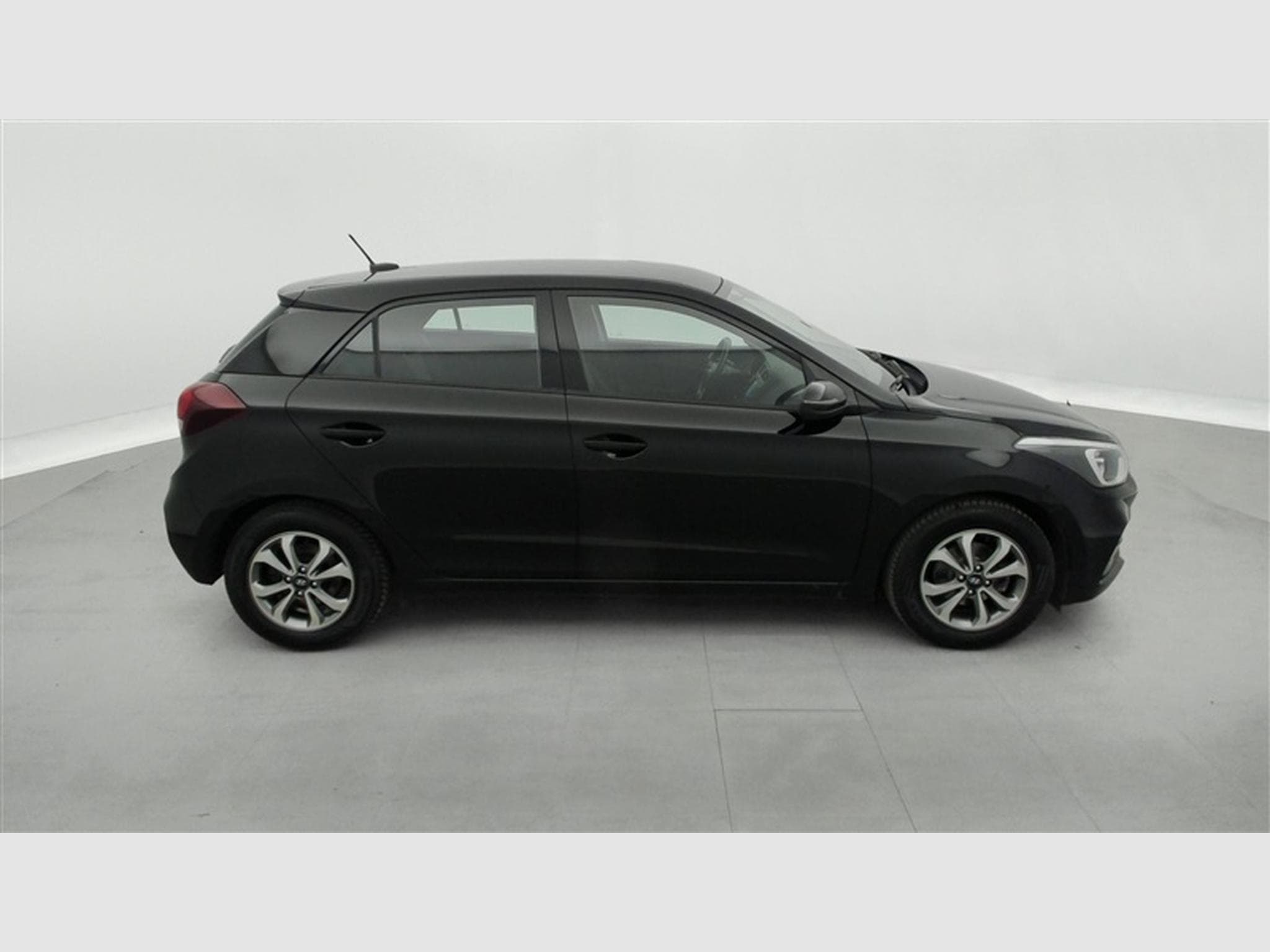 Hyundai i20 1.2i 84cv Twist Pack Techno NAVI / CAMERA / PDC AR / JA 15" (2018) - Photo 24