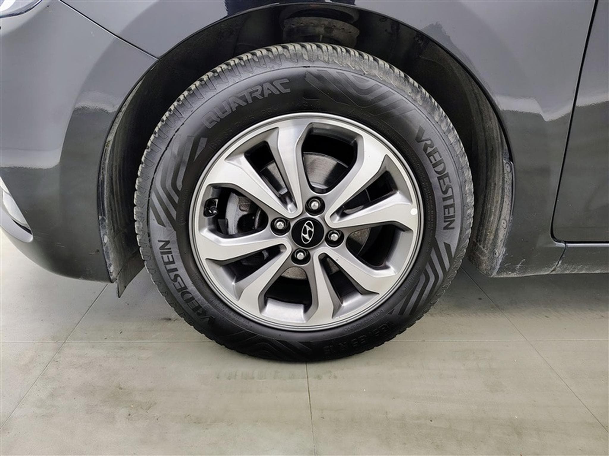 Hyundai i20 1.2i 84cv Twist Pack Techno NAVI / CAMERA / PDC AR / JA 15" (2018) - Photo 6