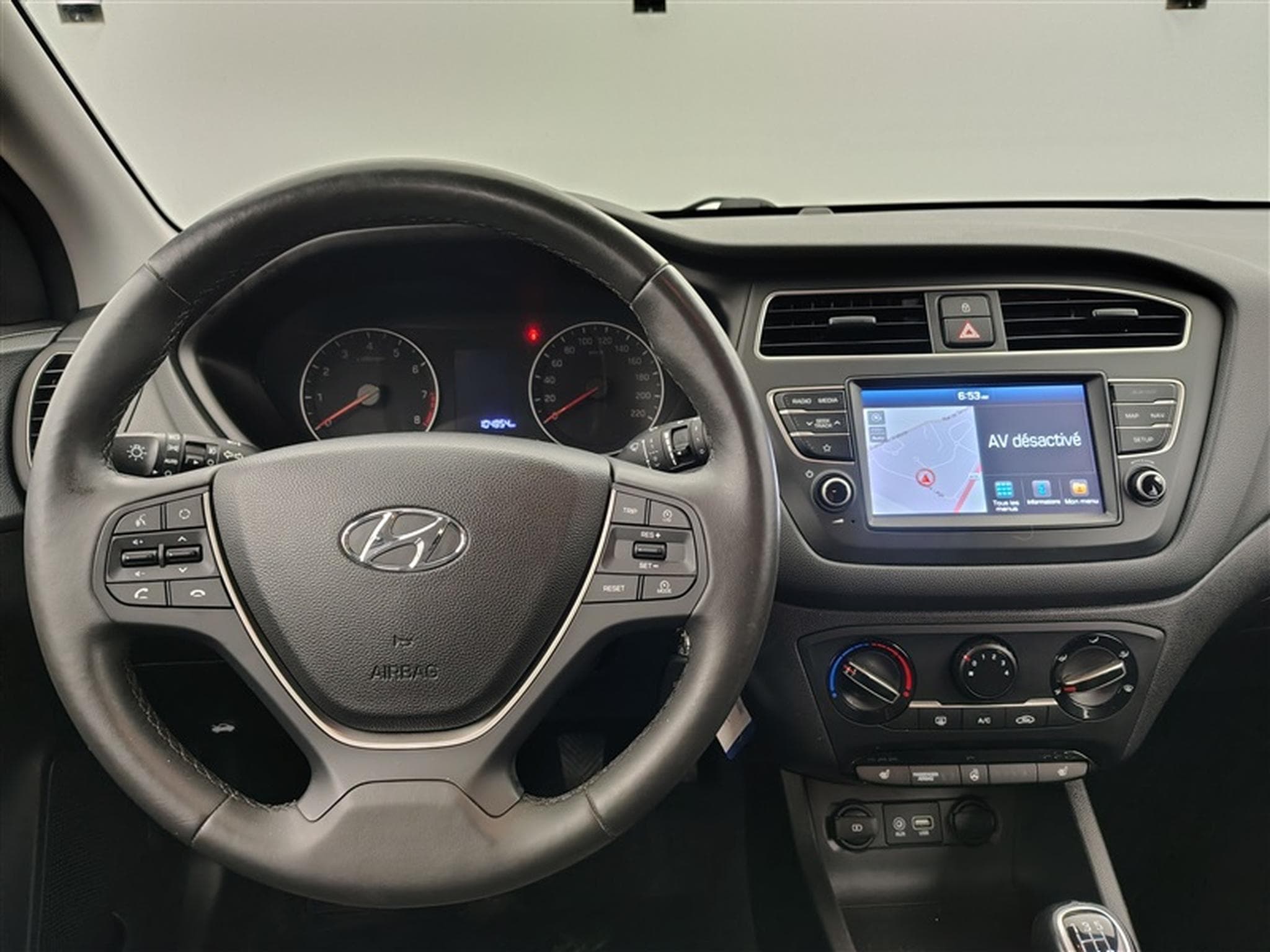 Hyundai i20 1.2i 84cv Twist Pack Techno NAVI / CAMERA / PDC AR / JA 15" (2018) - Photo 9