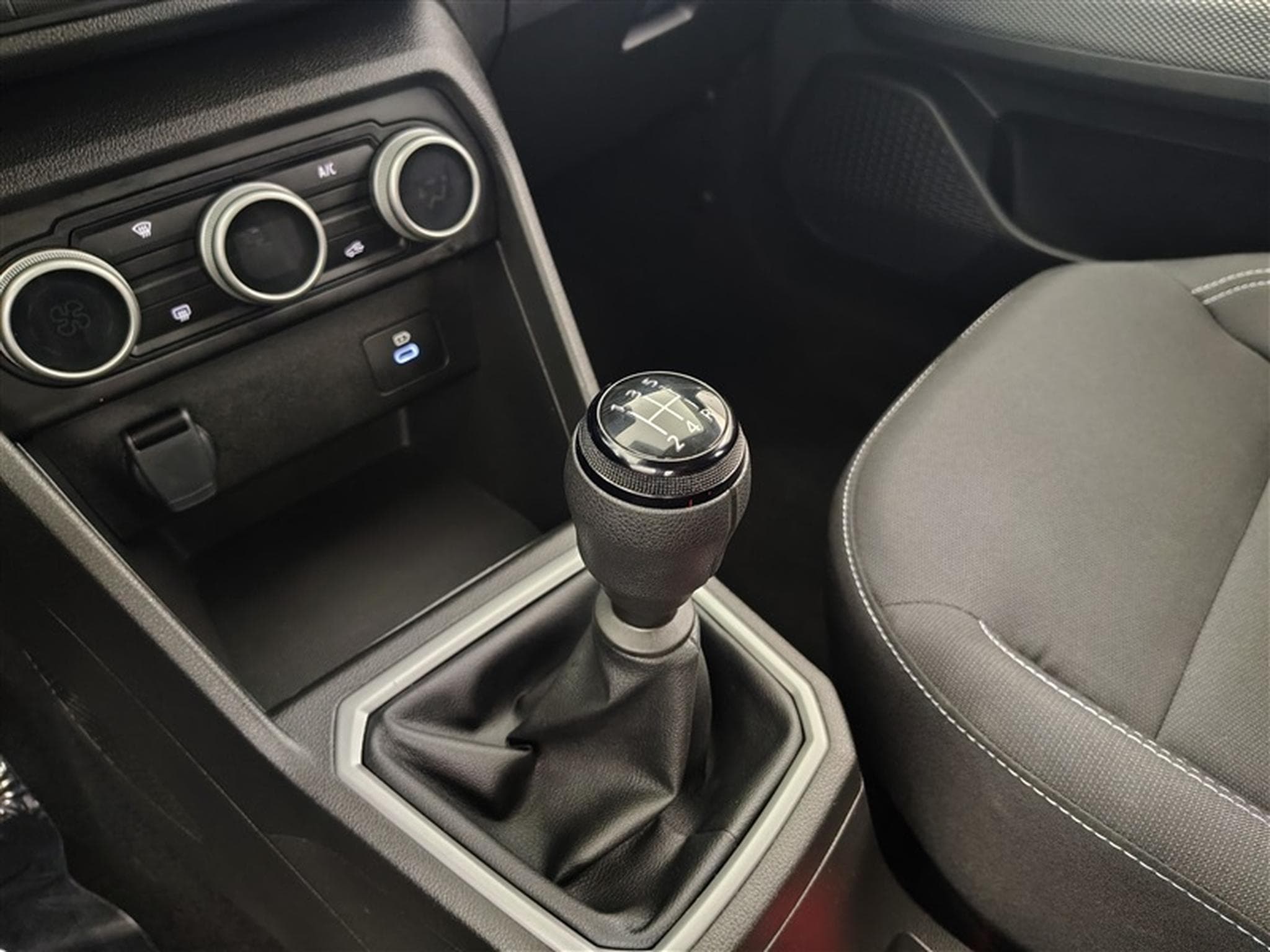 Dacia Sandero 1.0 Eco-G Journey *CARPLAY/FULL LED/CAMERA/PDC AV ARR/JA16* (2025) - Photo 12