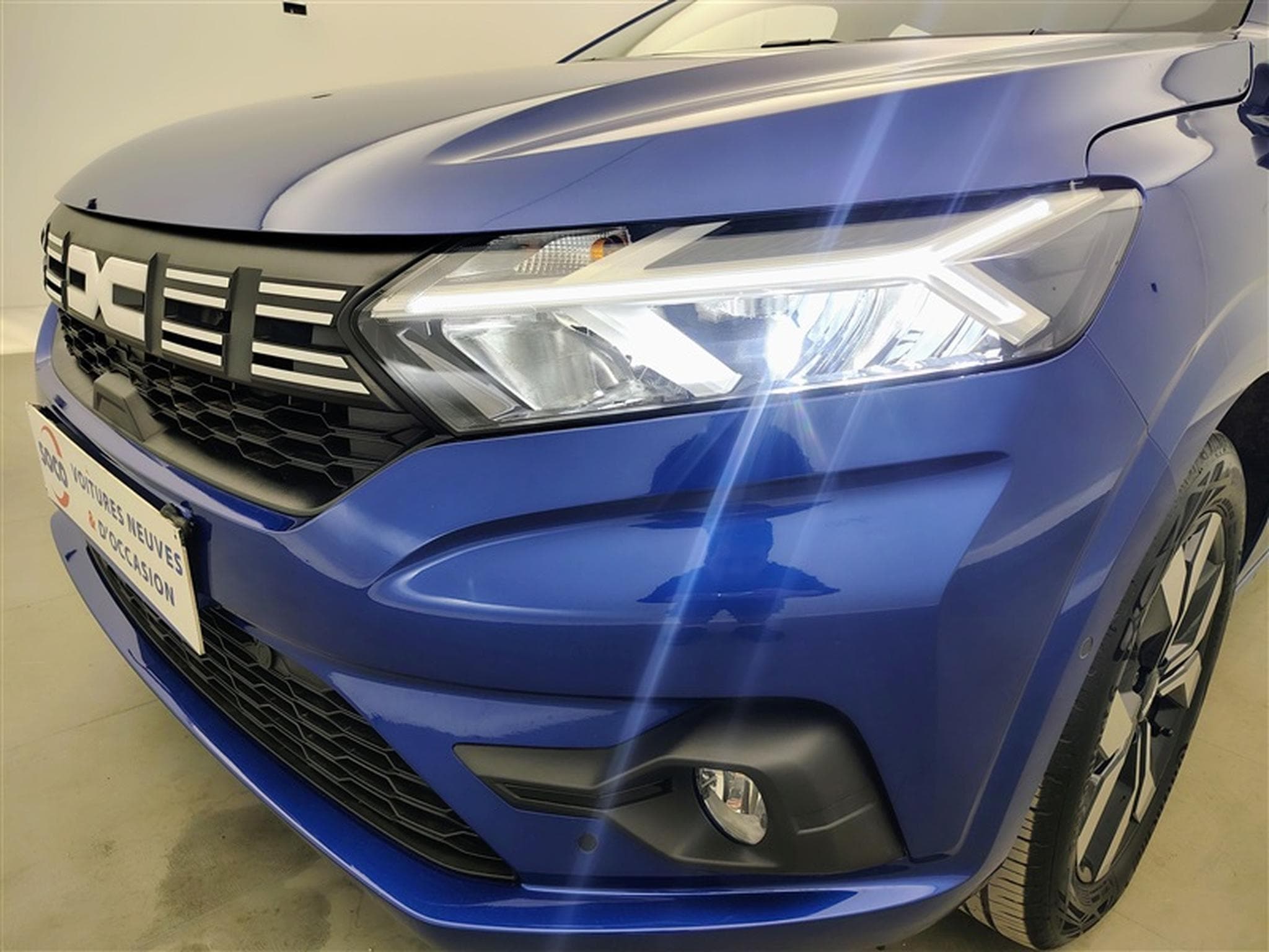 Dacia Sandero 1.0 Eco-G Journey *CARPLAY/FULL LED/CAMERA/PDC AV ARR/JA16* (2025) - Photo 15