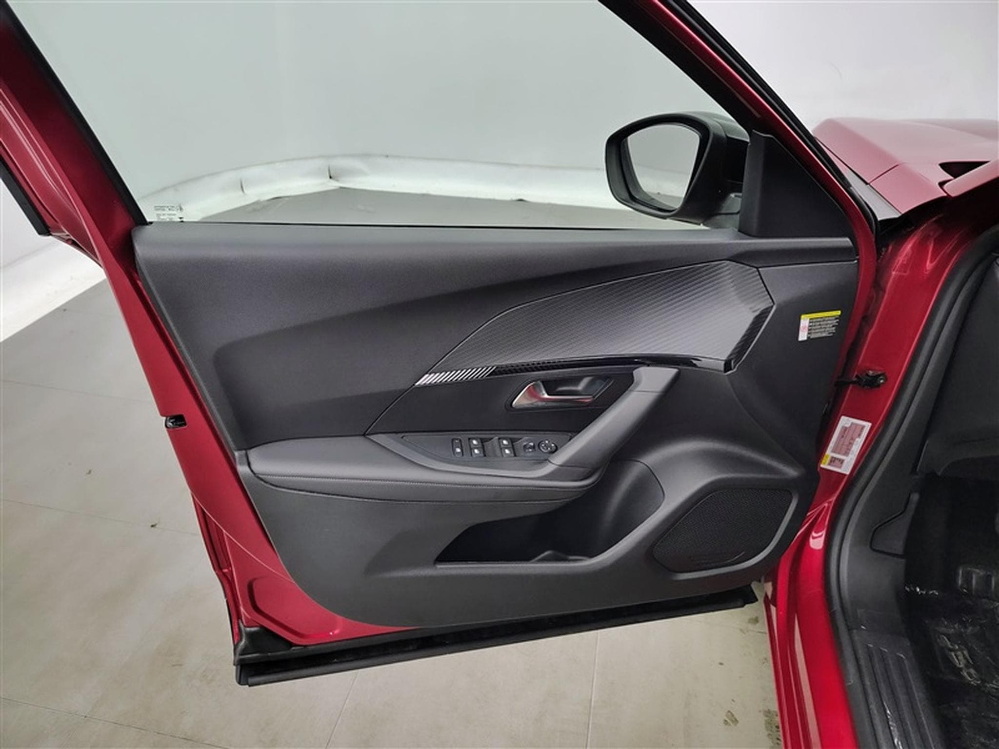 Peugeot 2008 1.2 PureTech Allure NAVI / FULL LED / CARPLAY / S-CUIR (2024) - Photo 17