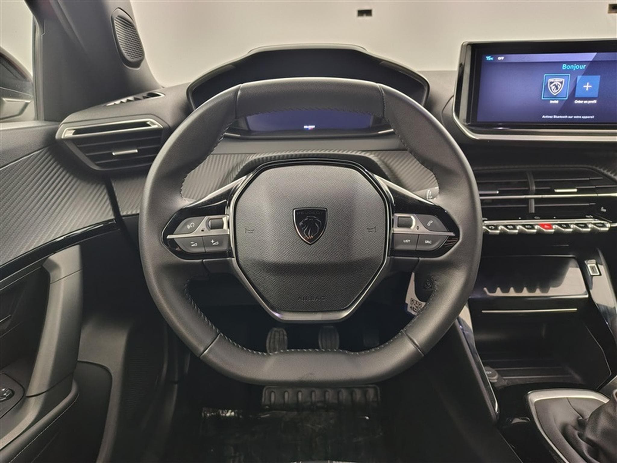 Peugeot 2008 1.2 PureTech Allure NAVI / FULL LED / CARPLAY / S-CUIR (2024) - Photo 9