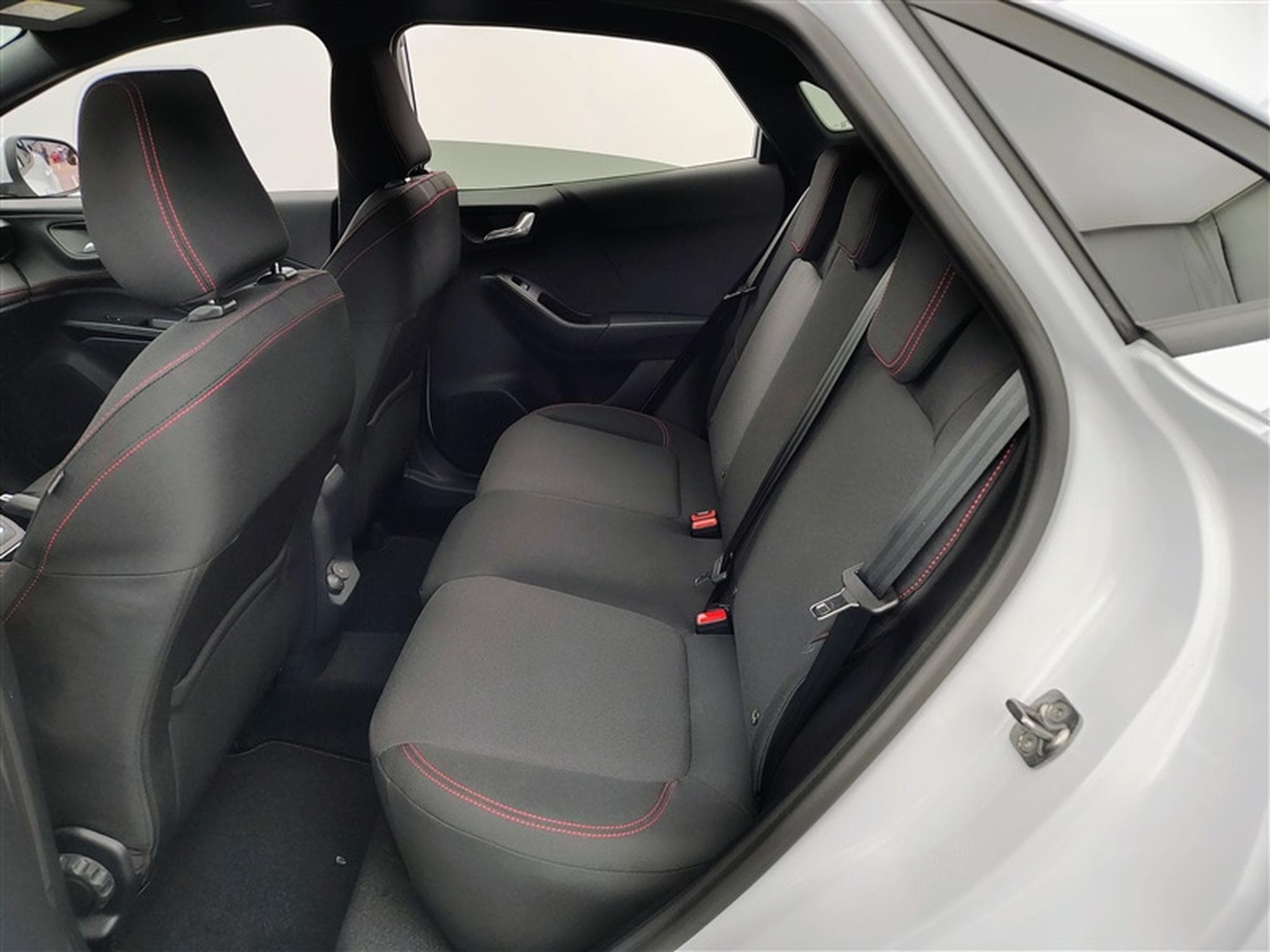 Ford Puma 1.0 EcoBoost mHEV 125cv ST-Line NAVI / FULL LED / CAMERA (2026) - Photo 13