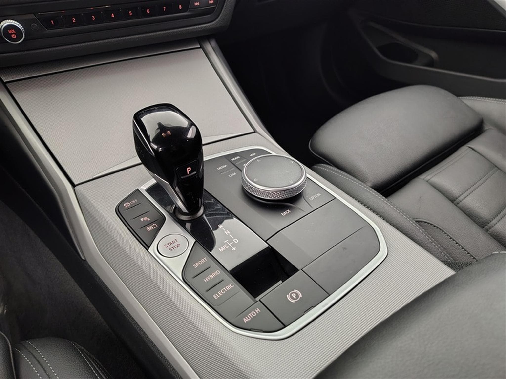 BMW 330 330eA PHEV Touring NAVI / CUIR SPORT / FULL LED (2022) - Photo 12