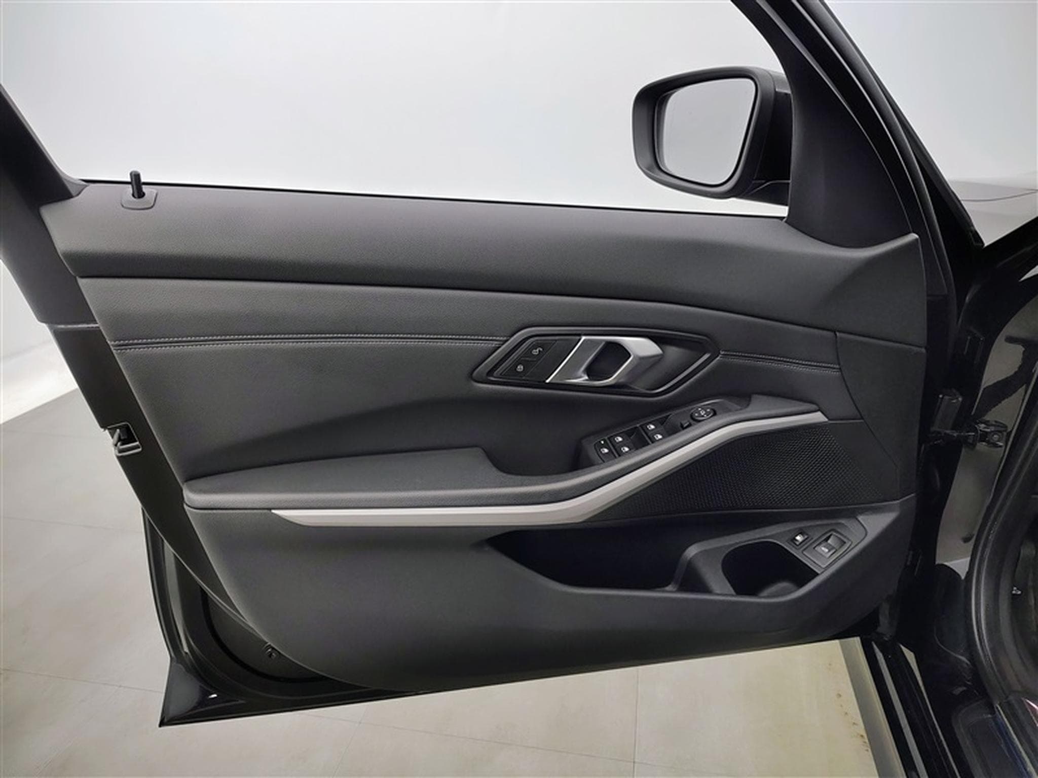 BMW 330 330eA PHEV Touring NAVI / CUIR SPORT / FULL LED (2022) - Photo 17