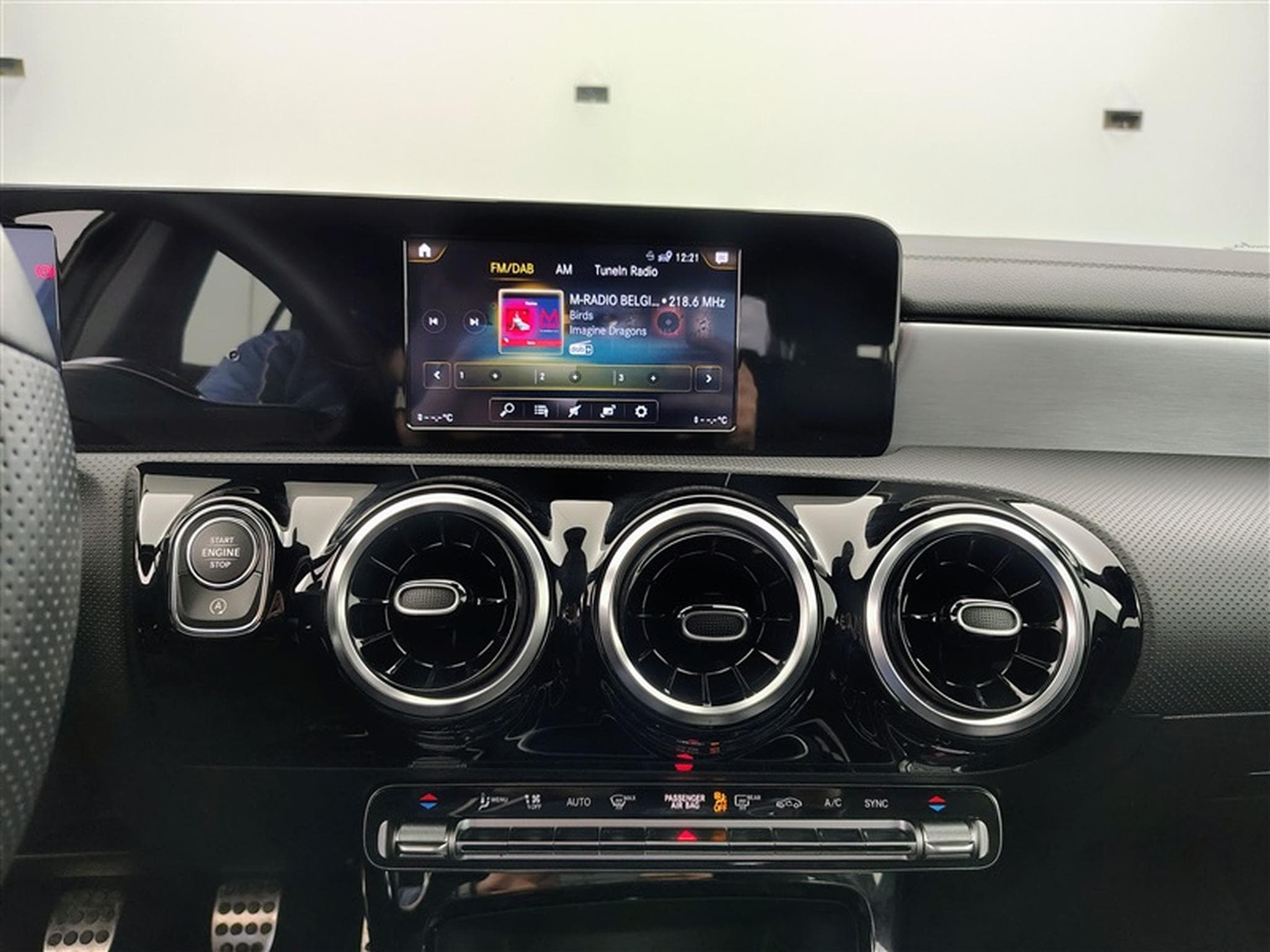 Mercedes A 180 180 AMG Line CUIR/FULL LED/JA18/CAMERA (2022) - Photo 10