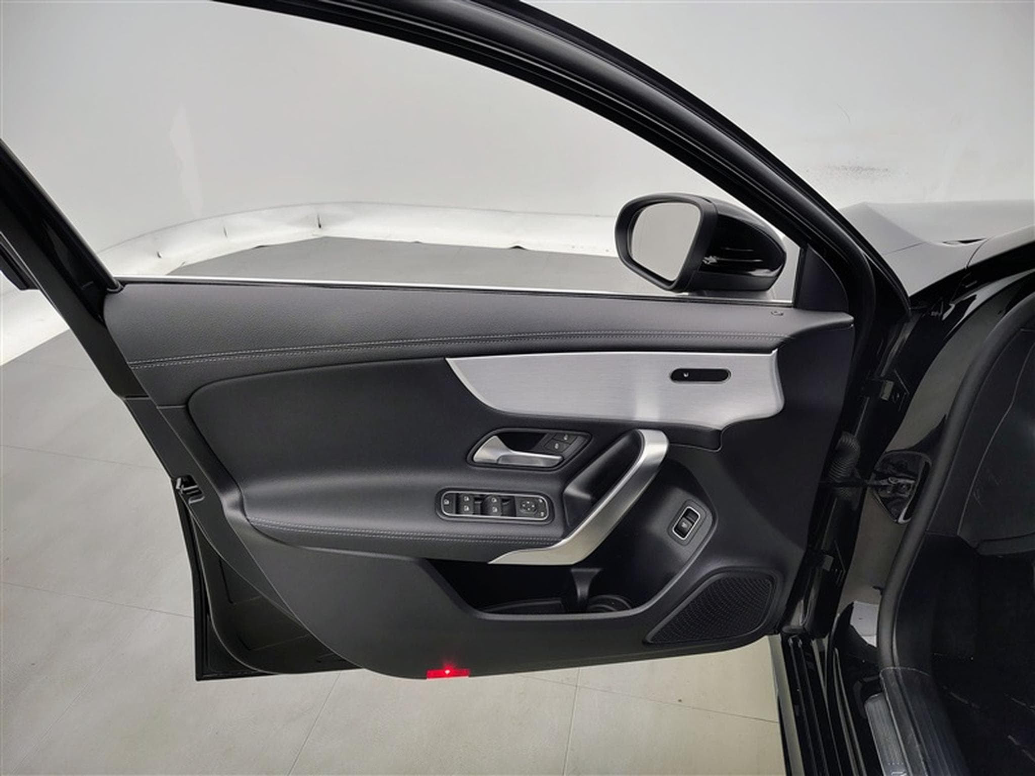 Mercedes A 180 180 AMG Line CUIR/FULL LED/JA18/CAMERA (2022) - Photo 16
