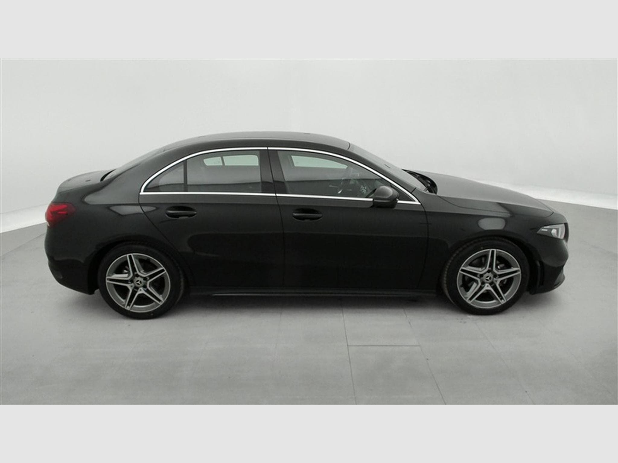 Mercedes A 180 180 AMG Line CUIR/FULL LED/JA18/CAMERA (2022) - Photo 23