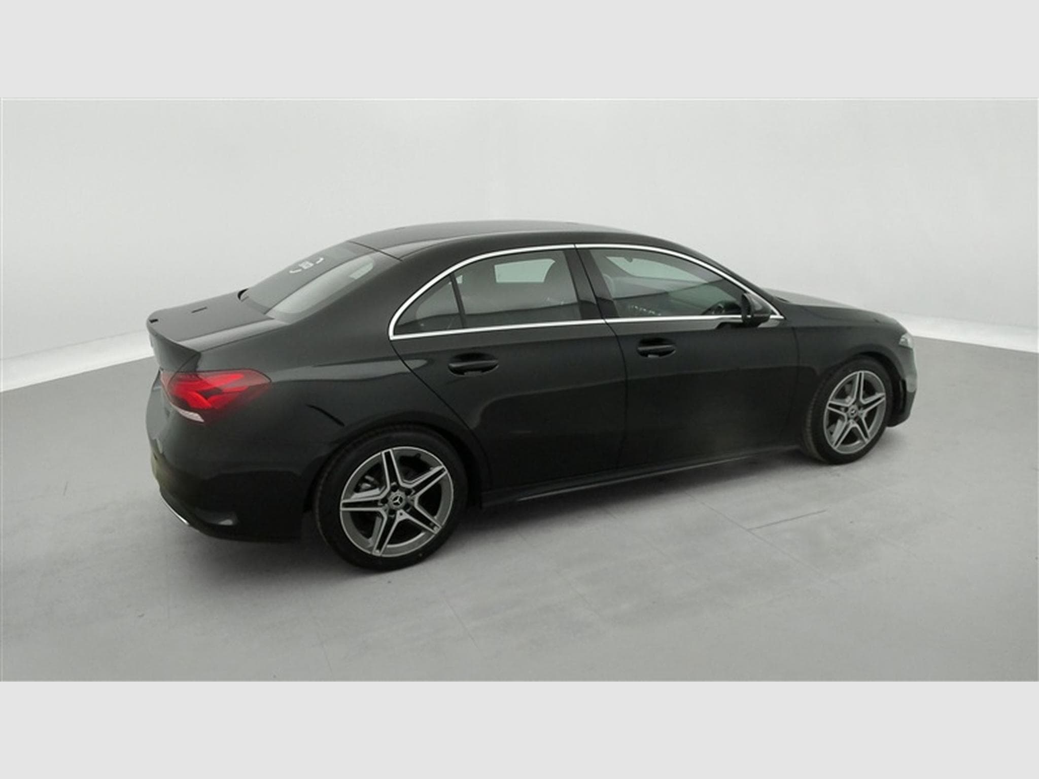 Mercedes A 180 180 AMG Line CUIR/FULL LED/JA18/CAMERA (2022) - Photo 24