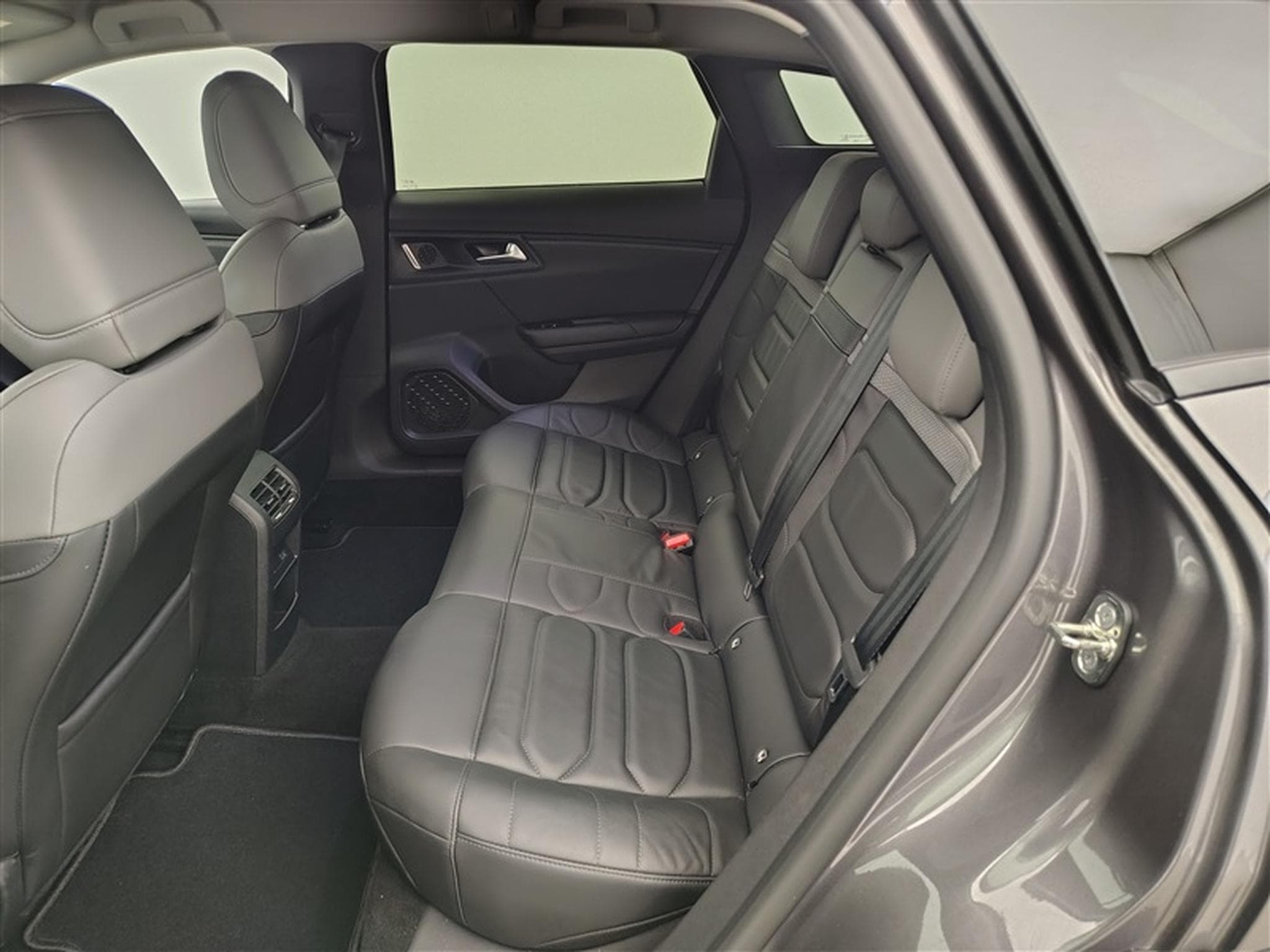 Citroen C5 X 1.2 PureTech 130cv EAT8 Plus NAVI / FULL LED / CUIR / JA 19" (2024) - Photo 13