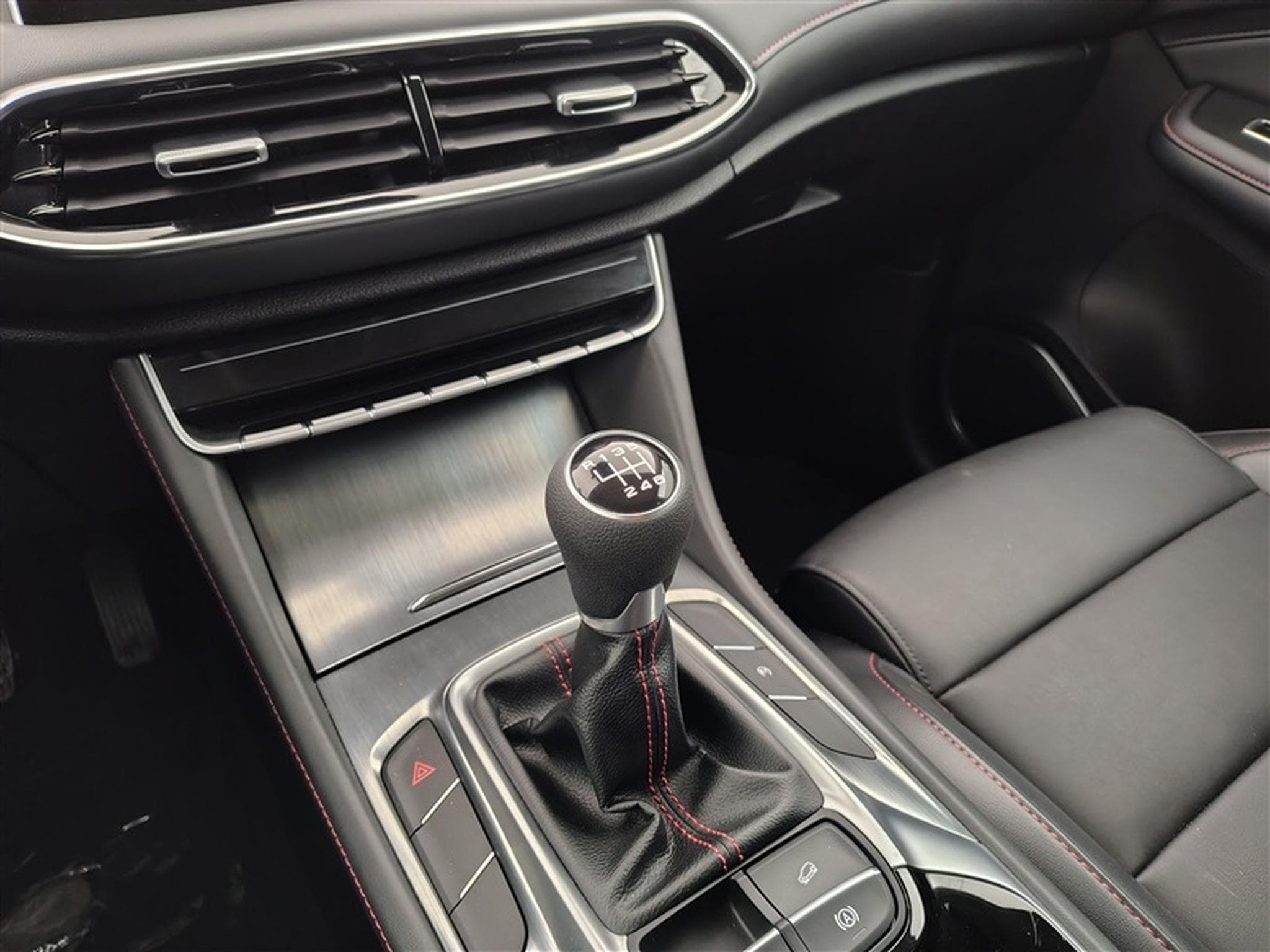 MG HS Facelift 1.5 T-GDi 160cv Comfort NAVI / FULL LED / CUIR (2024) - Photo 12
