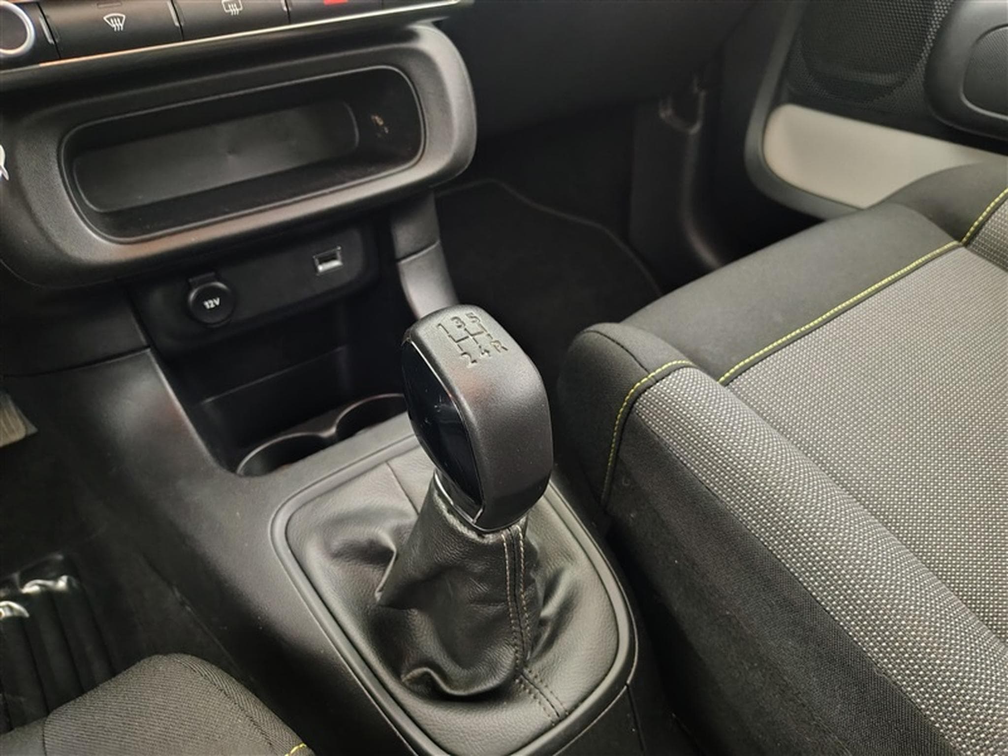 Citroen C3 1.2i PureTech Feel CARPLAY / FULL LED (2022) - Photo 11