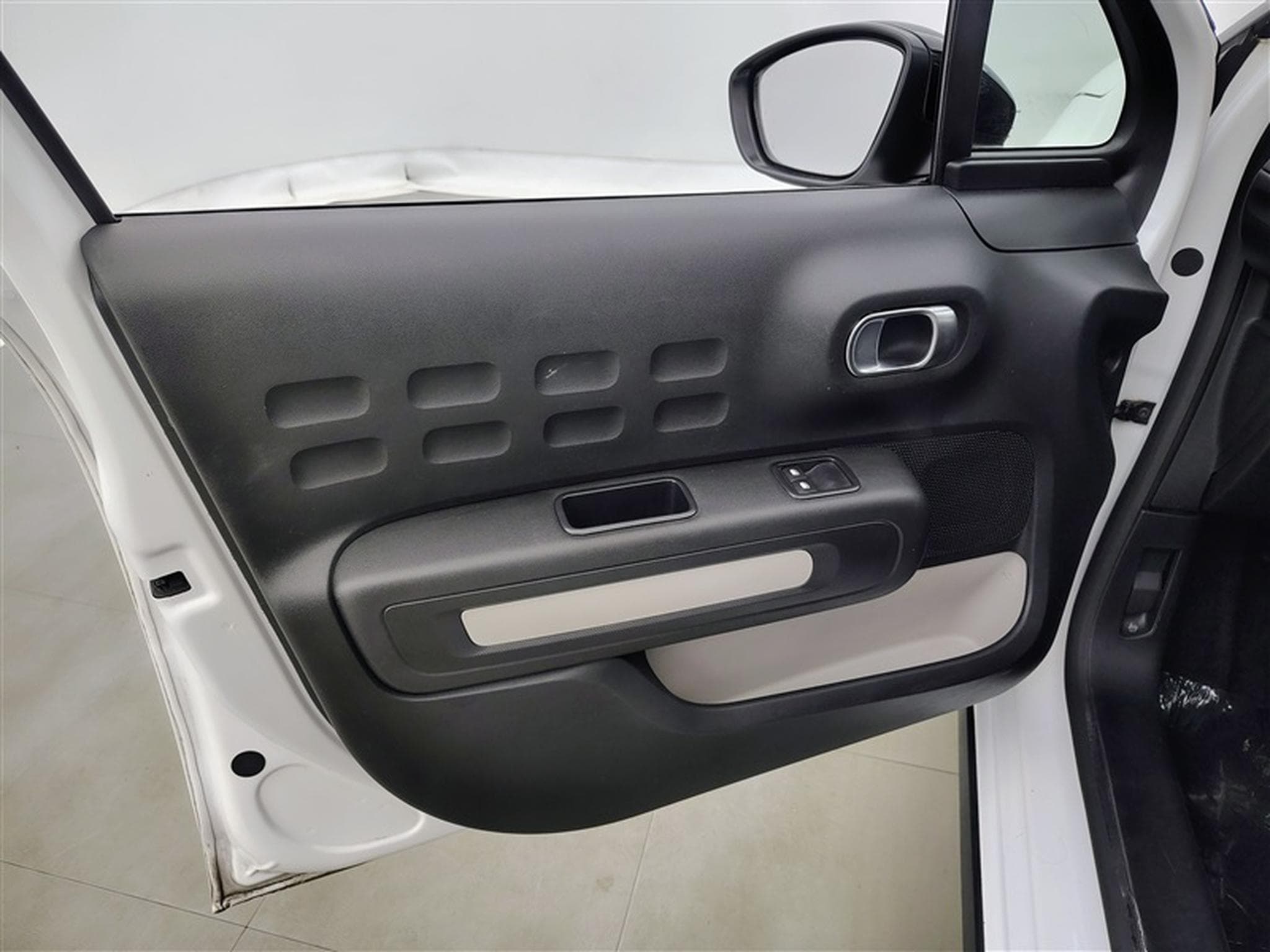 Citroen C3 1.2i PureTech Feel CARPLAY / FULL LED (2022) - Photo 15
