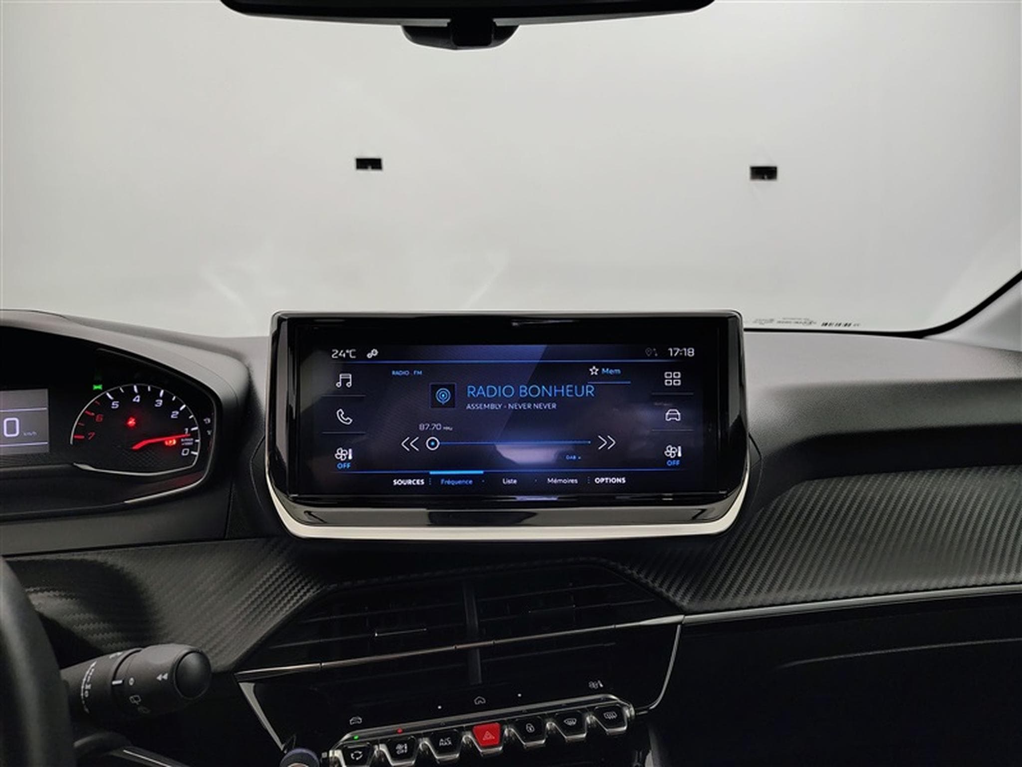 Peugeot 208 1.2i PureTech Active CARPLAY / FULL LED (2024) - Photo 11