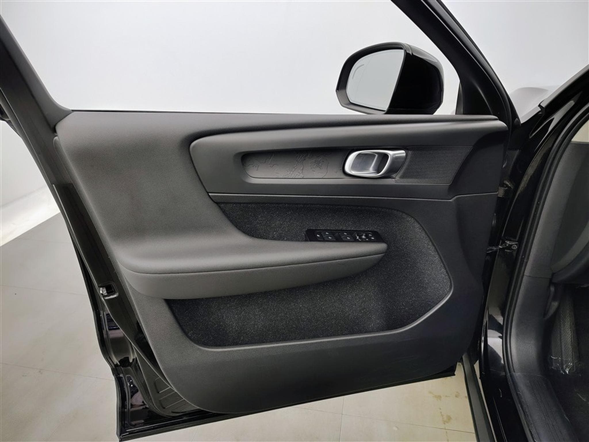 Volvo XC40 1.5 T2 Momentum Geartronic NAVI/FULL LED/JA17/PDC/CAMERA (2021) - Photo 17
