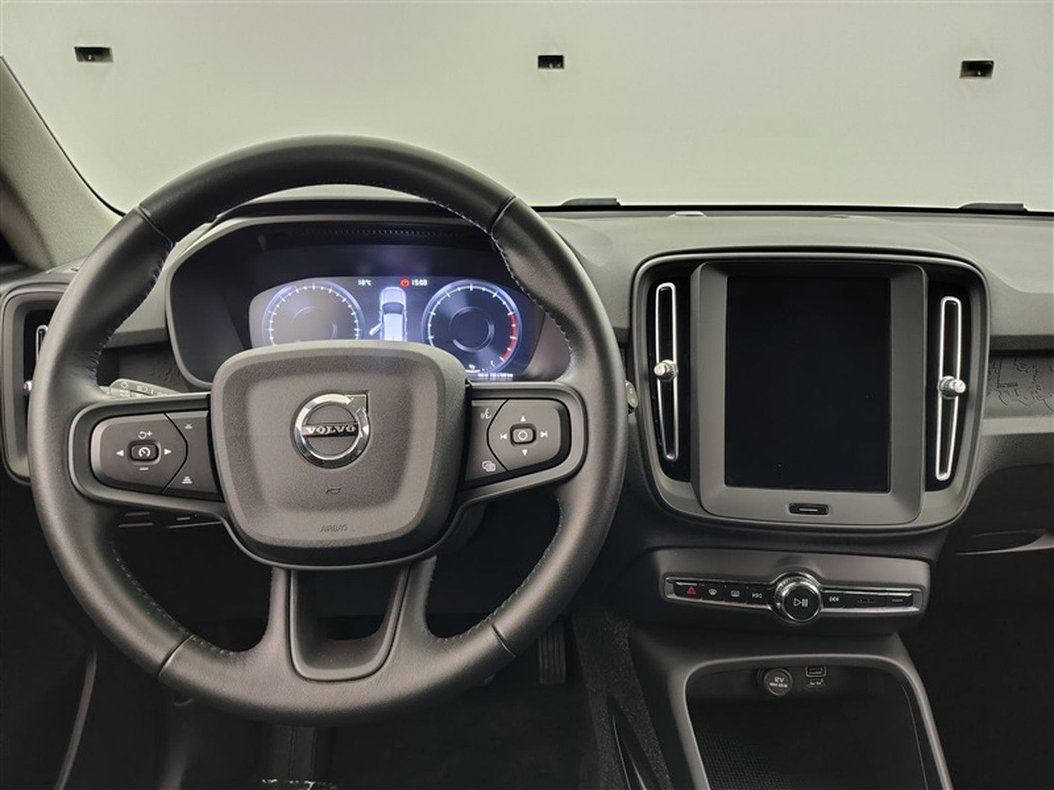 Volvo XC40 1.5 T2 Momentum Geartronic NAVI/FULL LED/JA17/PDC/CAMERA (2021) - Photo 9