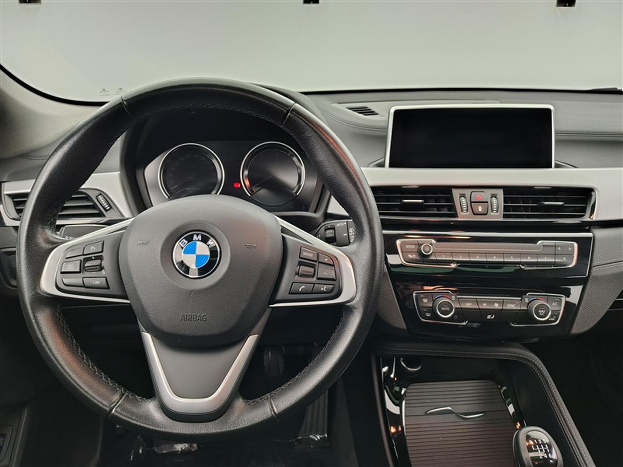 BMW X2 1.5 d sDrive16 *NAVI/FULL LED/TOIT PANO OUV/PDC AV ARR/JA17* (2020) - Photo 9