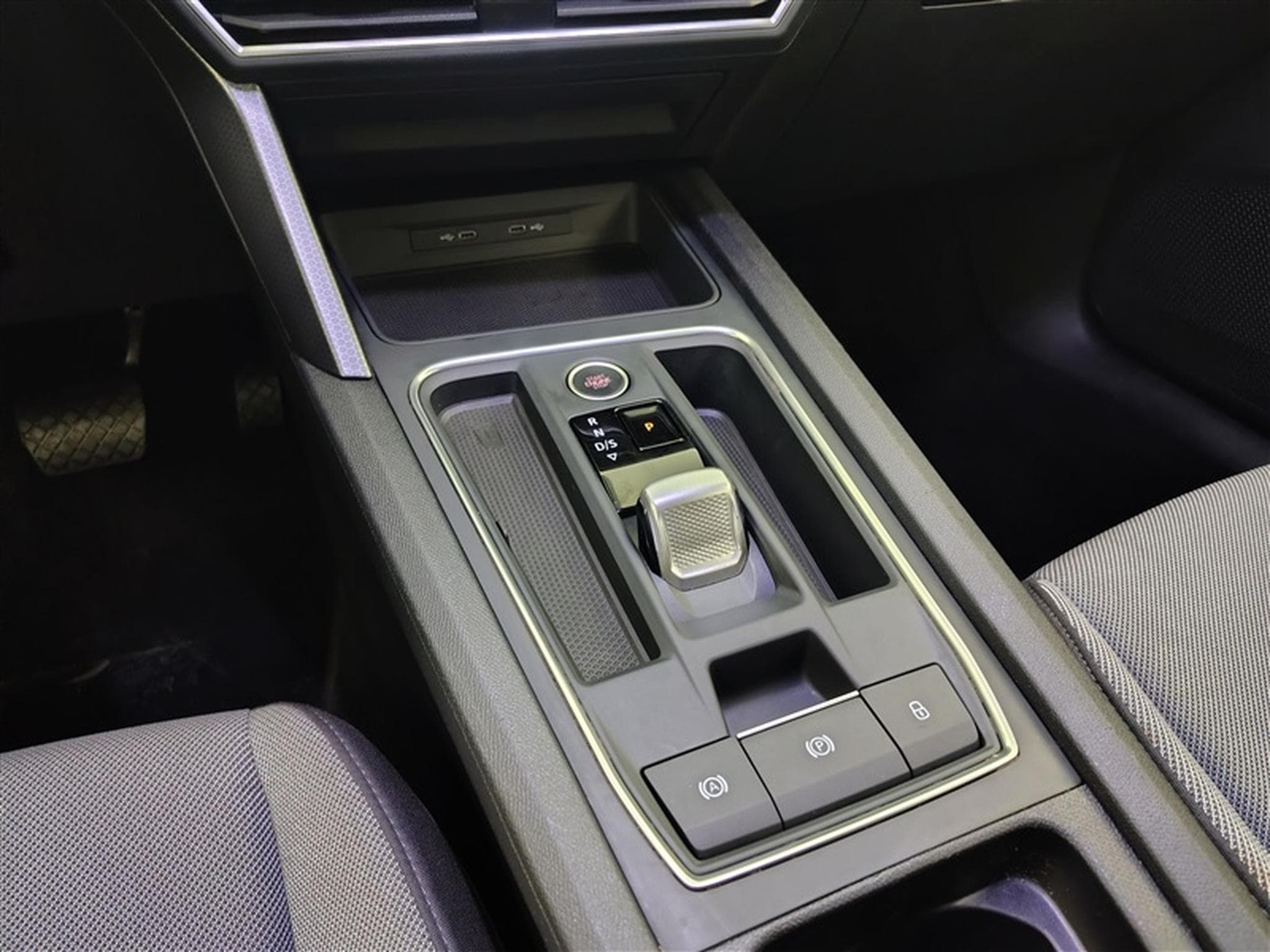 Seat Leon 1.0 eTSI 110Cv DSG CARPLAY / CAMERA / FULL LED (2024) - Photo 12