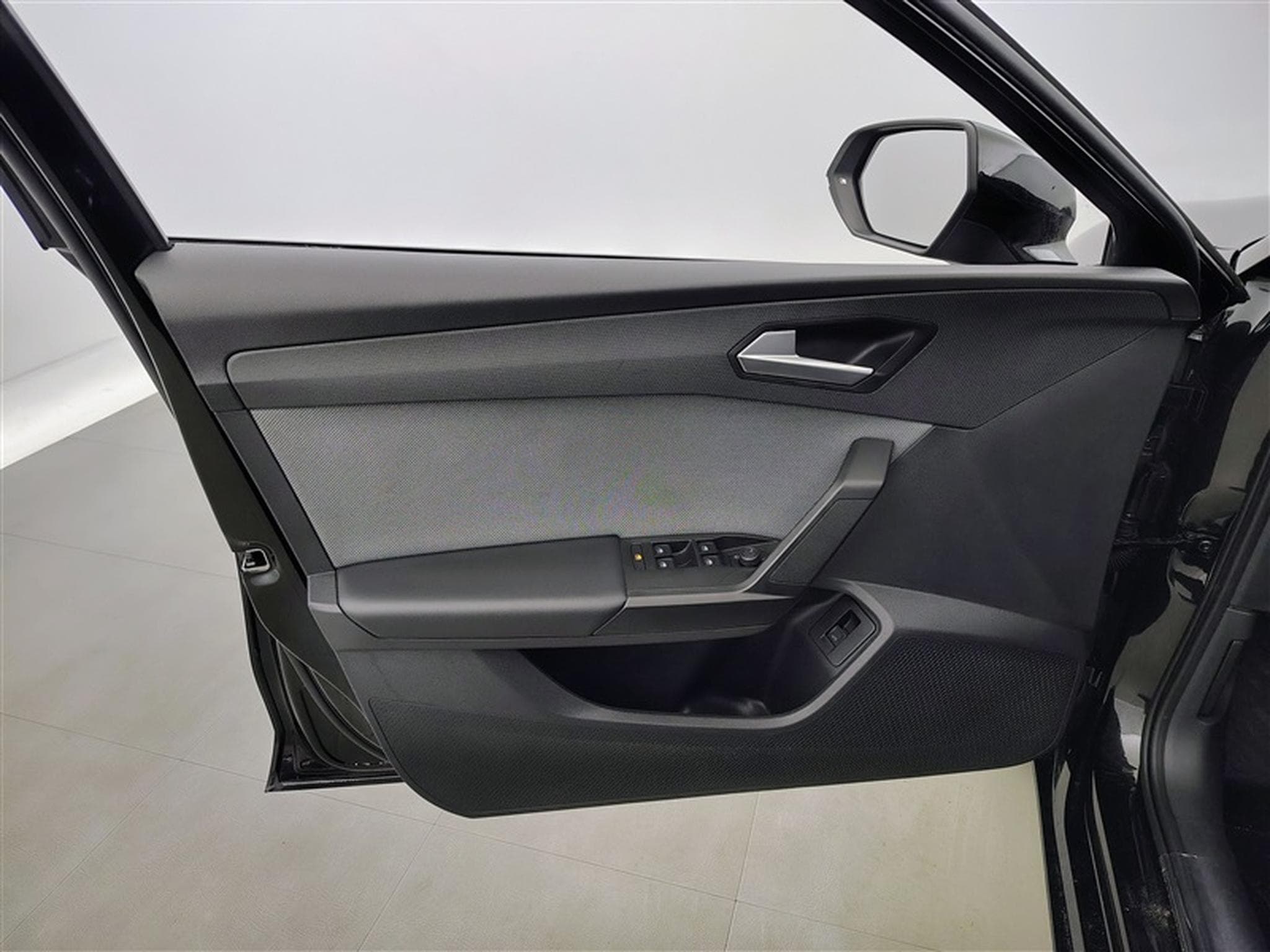 Seat Leon 1.0 eTSI 110Cv DSG CARPLAY / CAMERA / FULL LED (2024) - Photo 17