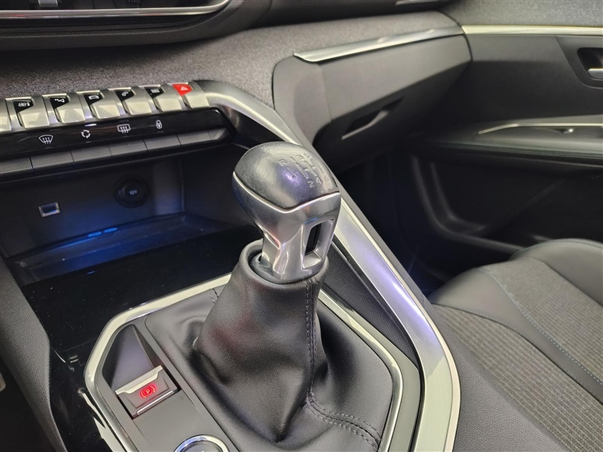Peugeot 3008 1.2 PureTech Allure CLIM/CAMERA/NAVI (2021) - Photo 12