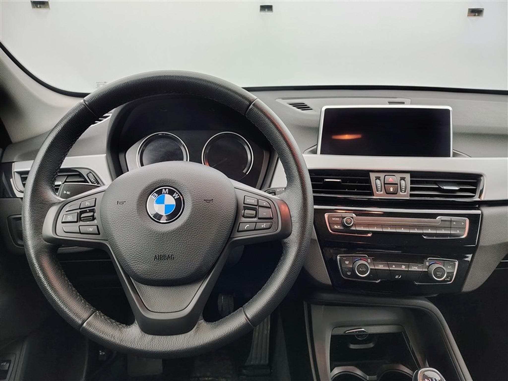 BMW X1 1.5 d sDrive16 Business NAVI/JA17/PDC AV AR (2021) - Photo 9