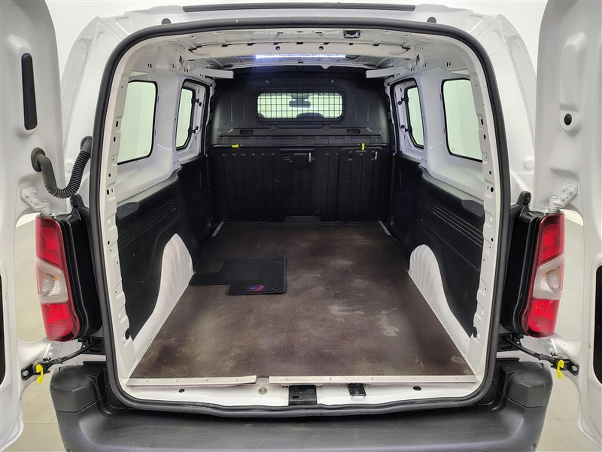 Citroen Berlingo 1.5 BlueHDi XL Heavy Control 3PL (2021) - Photo 14