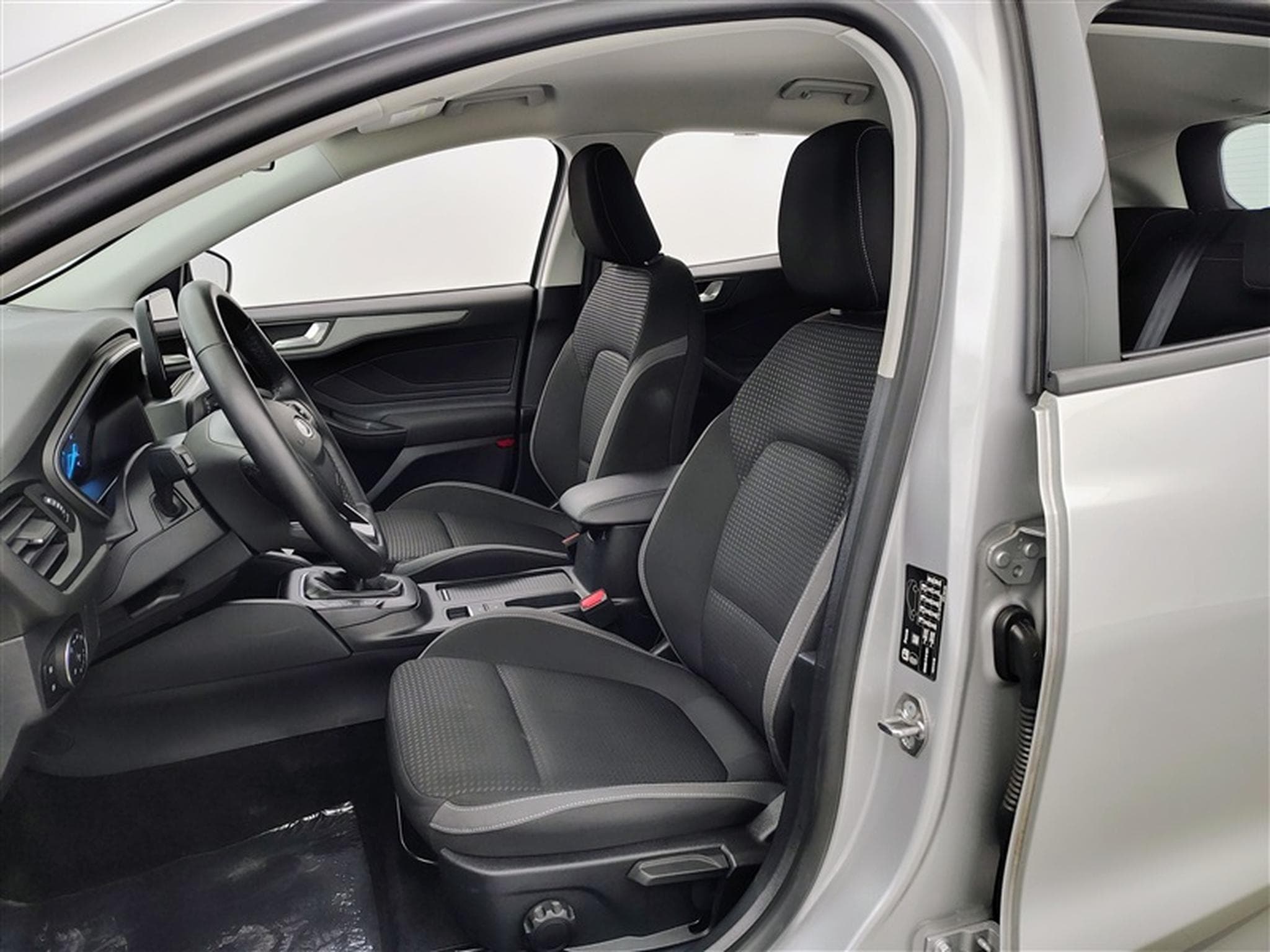 Ford Focus 1.0 EcoBoost MHEV Connected  Navi / Led / PDC av+ar (2023) - Photo 7