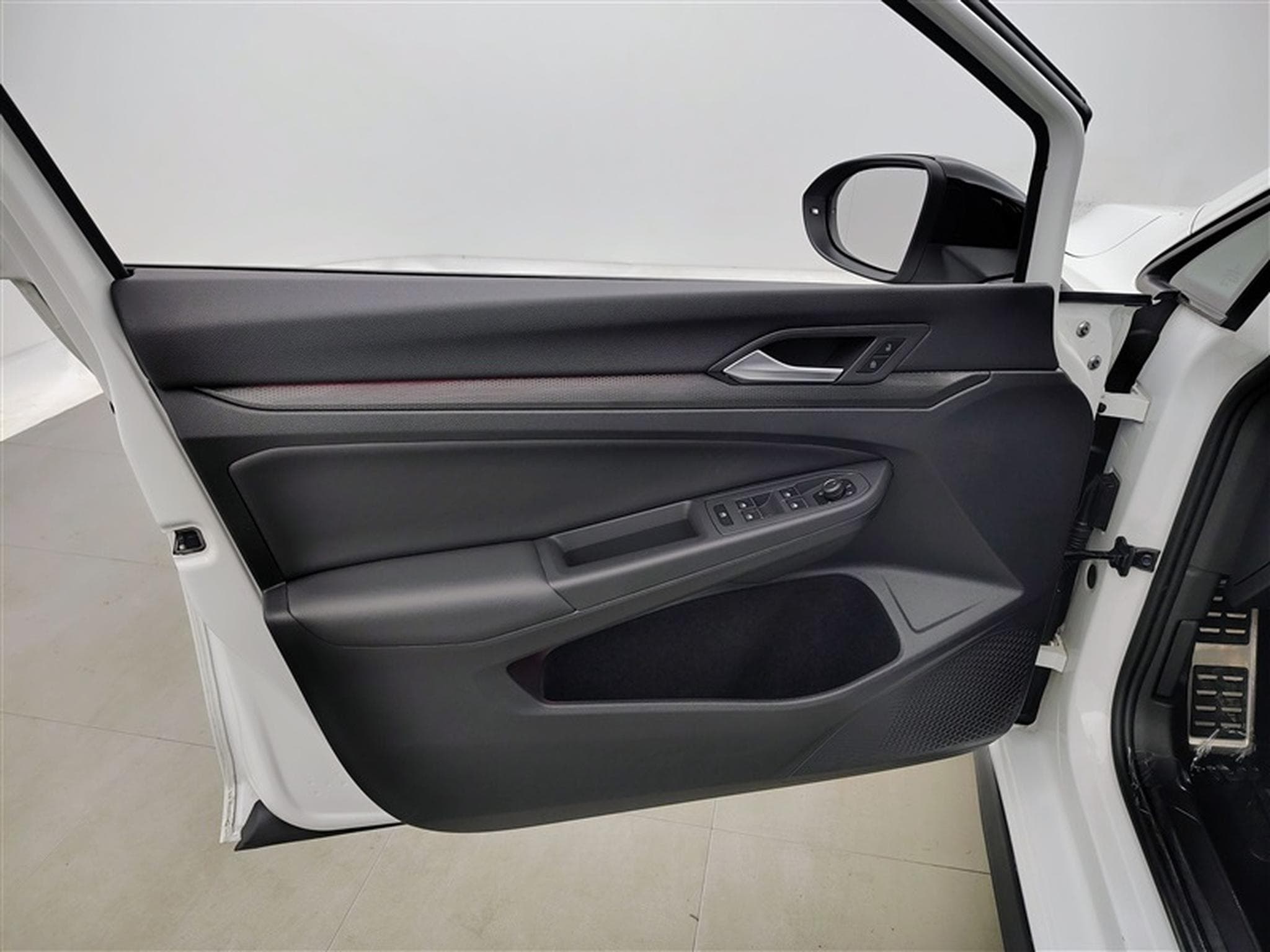 VW Golf 2.0 TSI 300cv DSG CLUBSPORT NAVI / FULL LED / CUIR / PANO (2024) - Photo 17