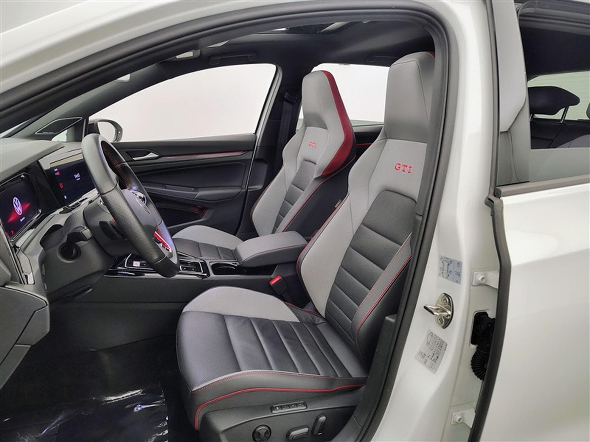 VW Golf 2.0 TSI 300cv DSG CLUBSPORT NAVI / FULL LED / CUIR / PANO (2024) - Photo 7