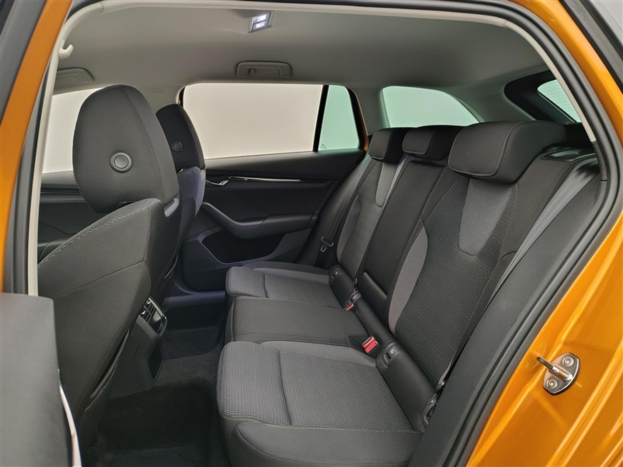 Skoda Octavia 2.0 TDi 115Cv DSG7 Ambition CARPLAY / ALU / PDC (2023) - Photo 13