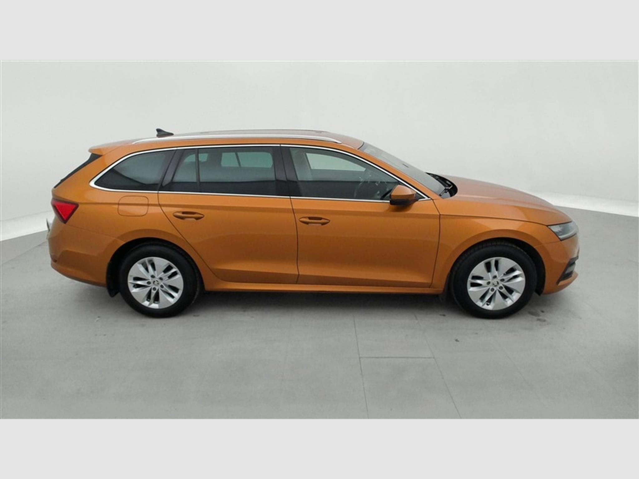 Skoda Octavia 2.0 TDi 115Cv DSG7 Ambition CARPLAY / ALU / PDC (2023) - Photo 23