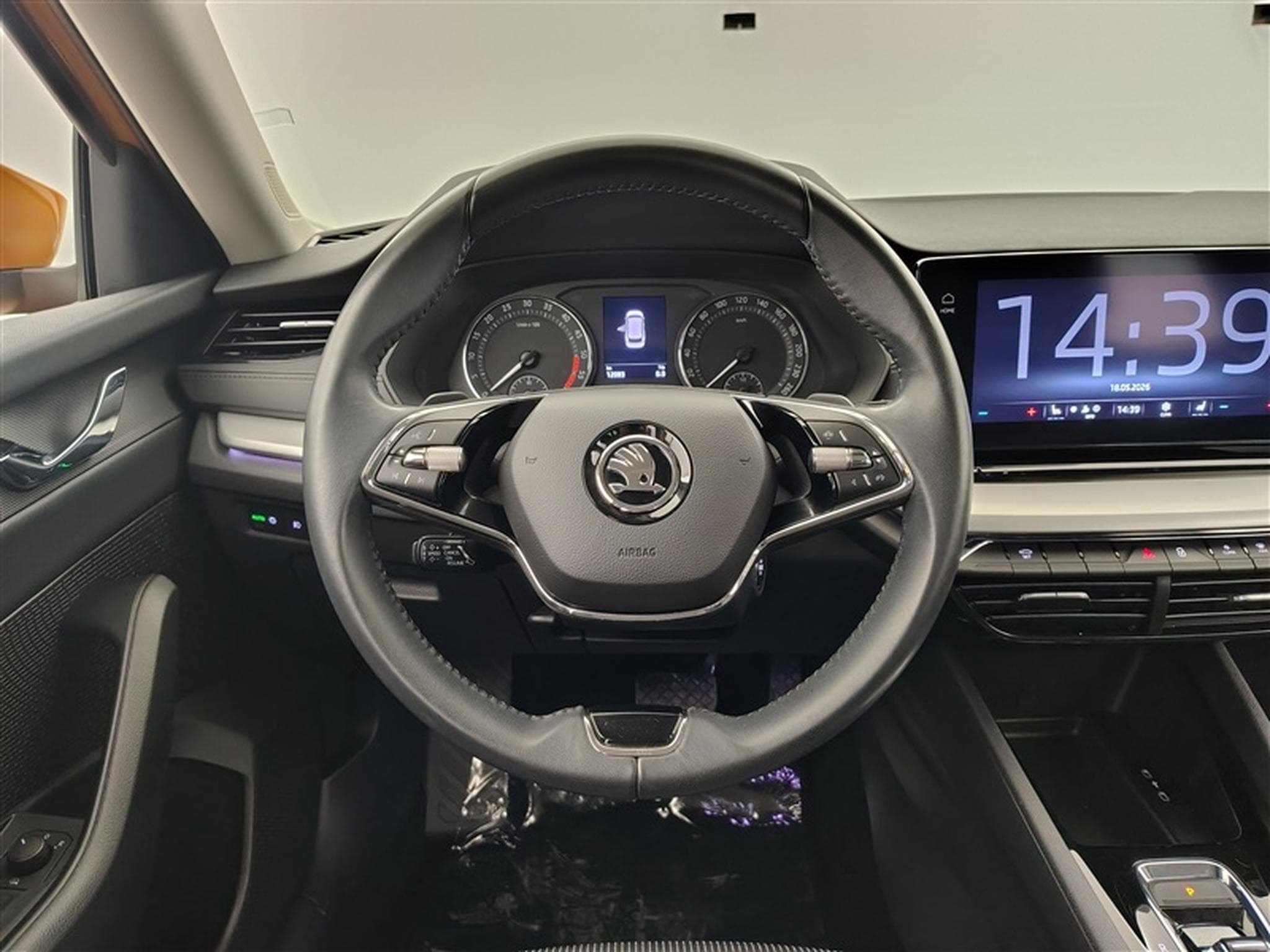 Skoda Octavia 2.0 TDi 115Cv DSG7 Ambition CARPLAY / ALU / PDC (2023) - Photo 9