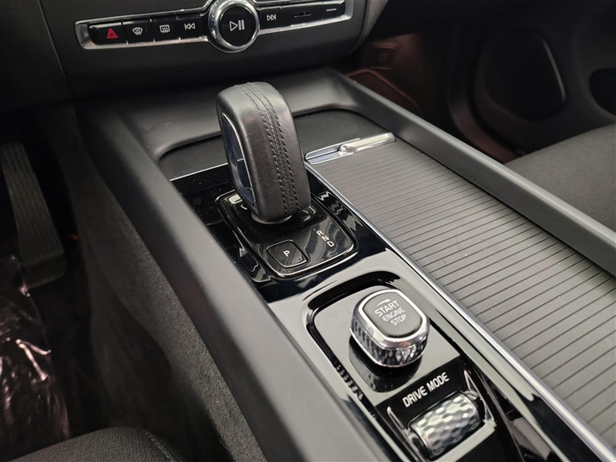 Volvo XC60 2.0 B4 Momentum Pro Gear.NAVI/FULL LED/JA18/PDC AV AR (2020) - Photo 12