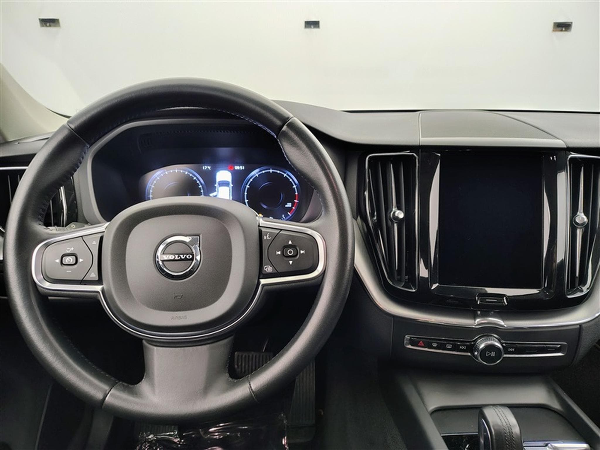 Volvo XC60 2.0 B4 Momentum Pro Gear.NAVI/FULL LED/JA18/PDC AV AR (2020) - Photo 9