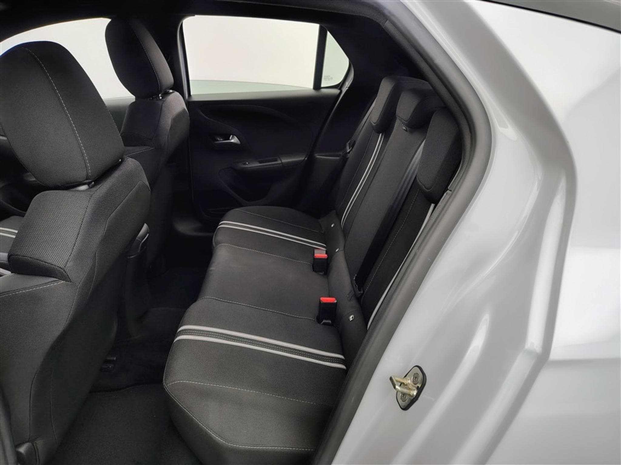 Opel Corsa 1.2 Turbo 100Cv GS CARPLAY / CAMERA / FULL LED / ALU (2025) - Photo 13