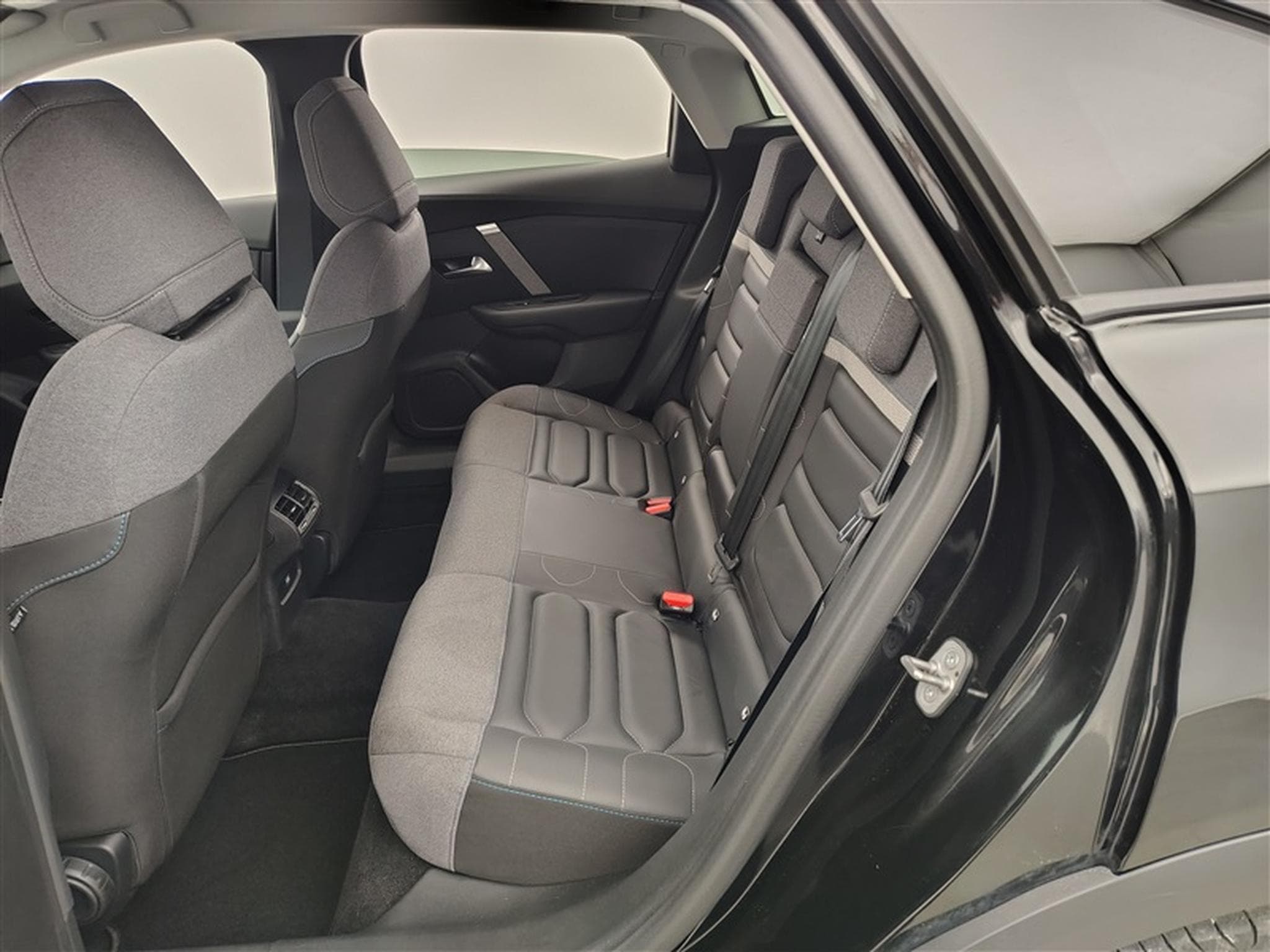 Citroen C4 1.2 PureTech Max S&S (EU6.4) (2023) - Photo 13