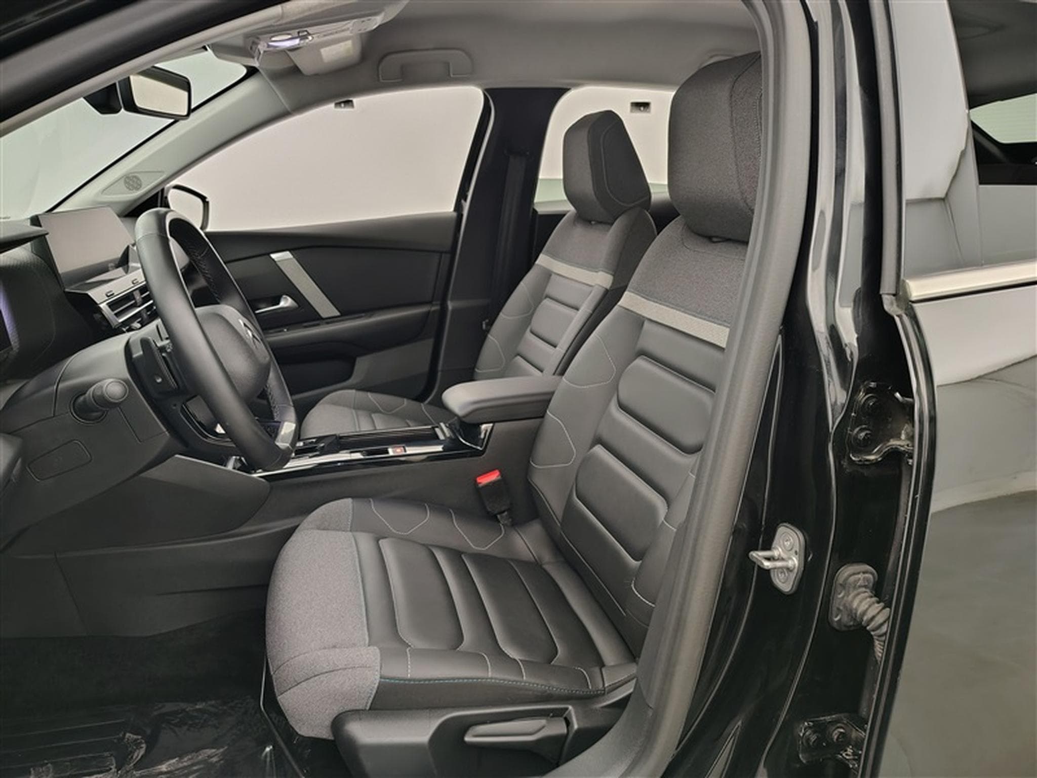 Citroen C4 1.2 PureTech Max S&S (EU6.4) (2023) - Photo 7